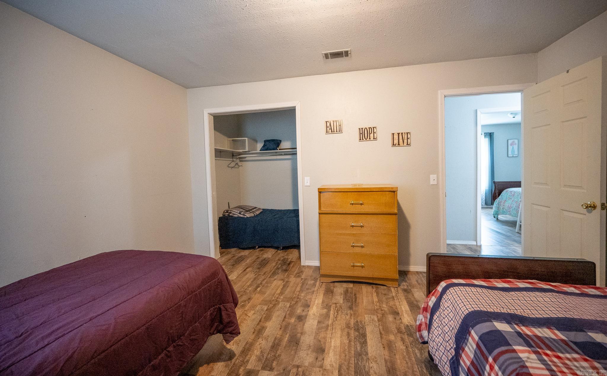 ROLLING KNOLLS ADD - Residential