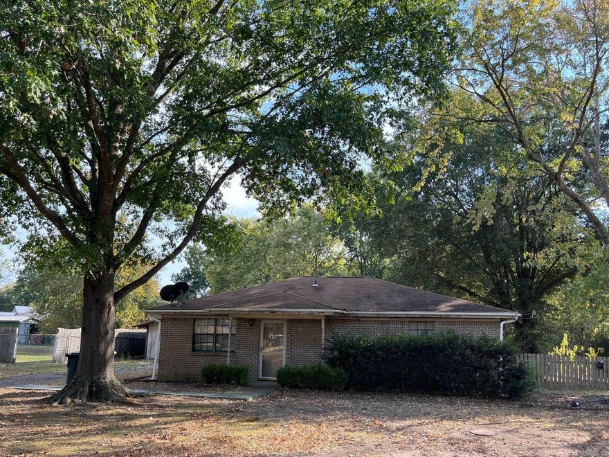 Located in the McAlmont Subdivision outside the North Little Rock city limit features this one story brick home. Property has nice big trees. the shop in the back is a nice bonus. Call today for details. log onto www.homepath.fanniemae.com to submit offer and additional information. The seller must comply with HUD Guidelines 24 CRF 206.125 and property is sold "AS IS".