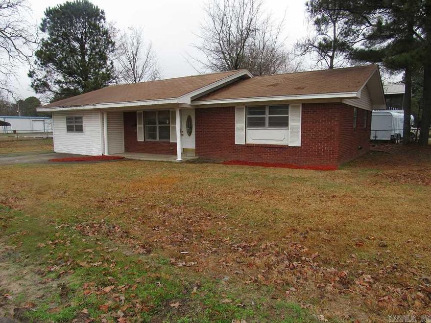 Lonoke -SOLD AS IS This  2BR/2BA, Open Floor plan, Kitchen-din-rm combo, Great rm,  Laundry, all rooms are large. Right down town and court house sit on the corner right up the street front house. Porch & Partially Fence.  All offers must be submitted by the buyer’s agent using the online offer management system. Access the system via the link:  http://www.spsreo.com/?c=BPPD offer link to property:   $150 technology fee will apply to the buyer’s agent upon consummation of a sale.