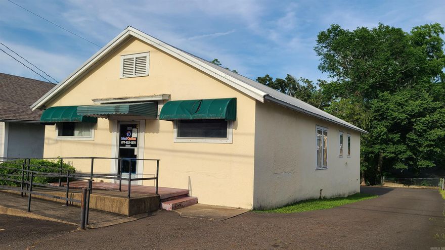 Office space, medical use, accountant/CPA or various other uses for this space. Approximately 1,432 sq/ft building, 8-10 parking spaces in rear of building with Central Avenue frontage.