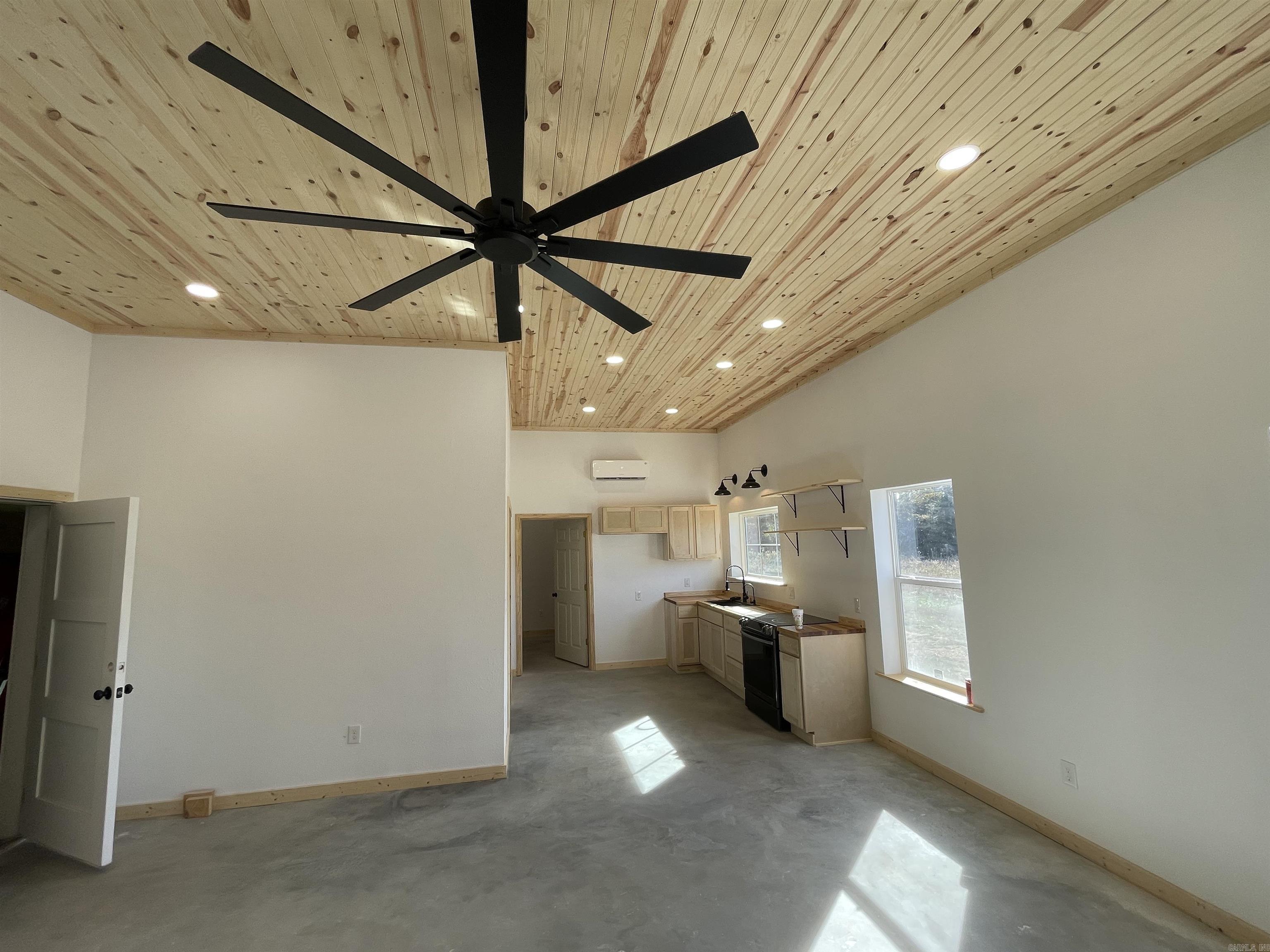 ROMANCE ACRES - Residential