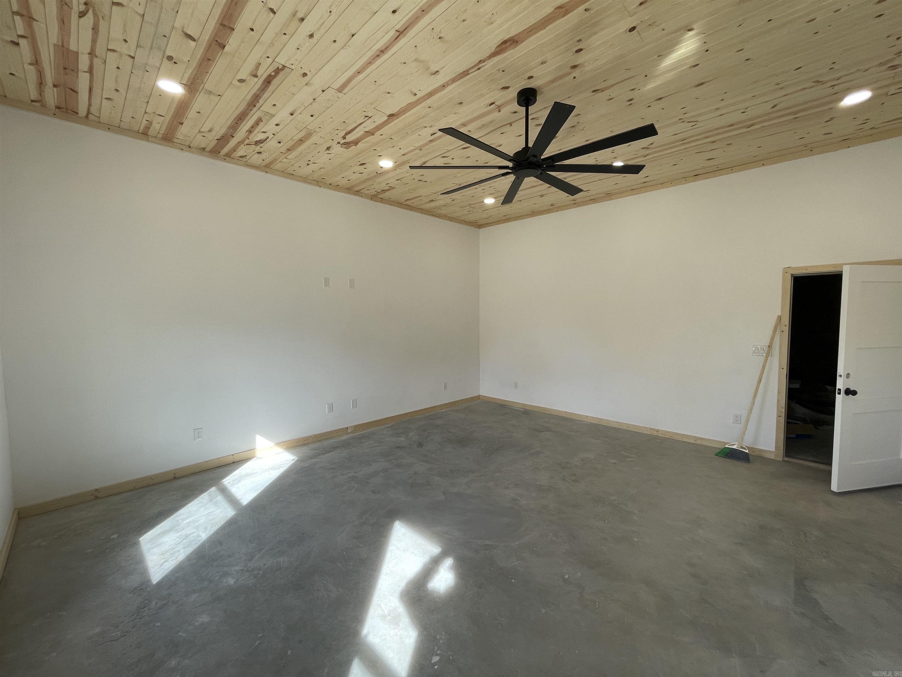 ROMANCE ACRES - Residential