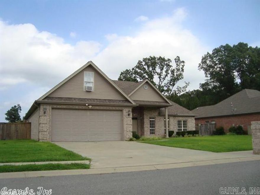 Beautifully built home on corner lot, great open floor plan, formal dining room, great room open to kitchen area, huge master bedroom with sitting room, jetted tub, bonus/game room upstairs. Beautiful backyard completely fenced in on corner lot that backs up to woods, won't last long!