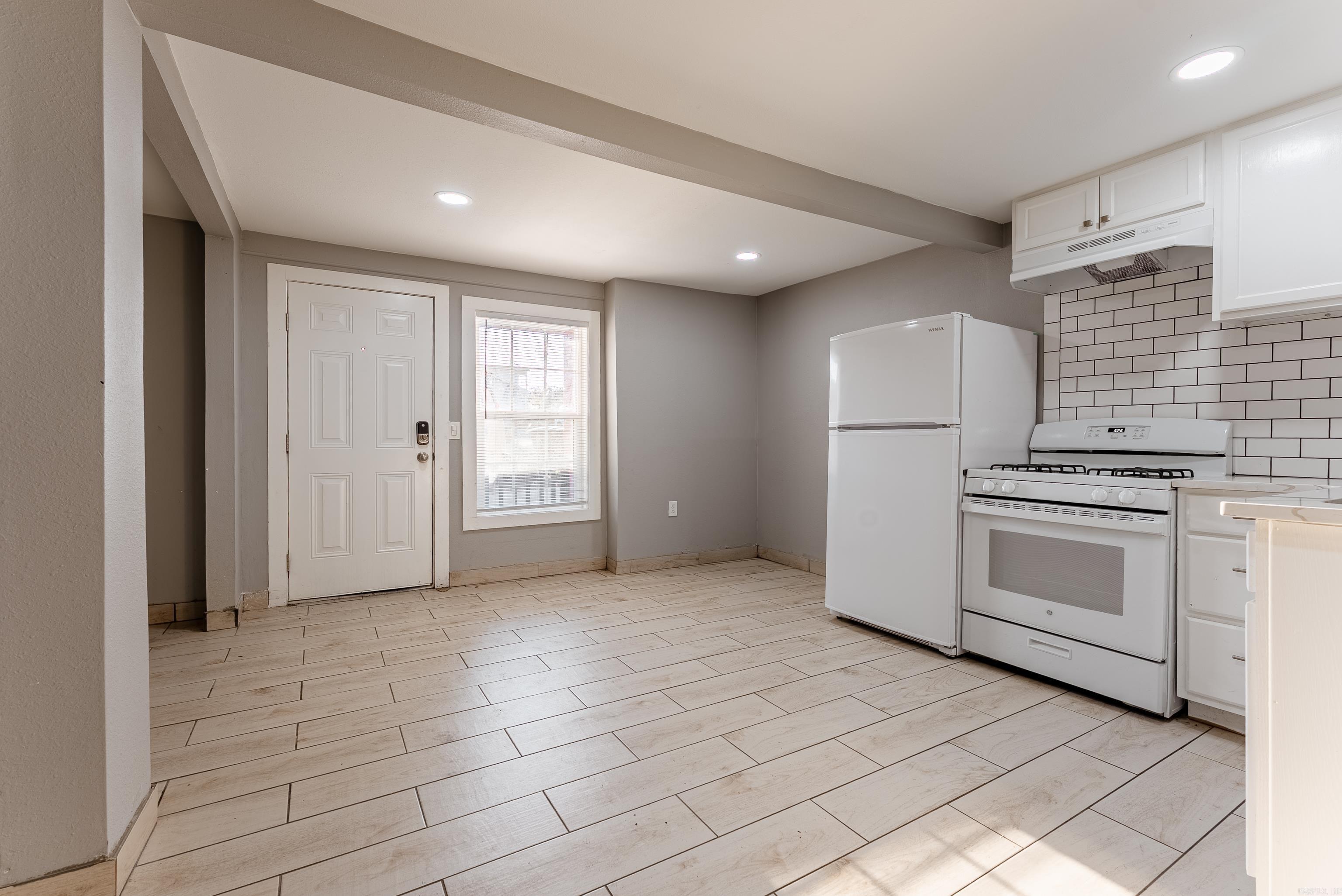 CITY OF LR L18 - Residential Income