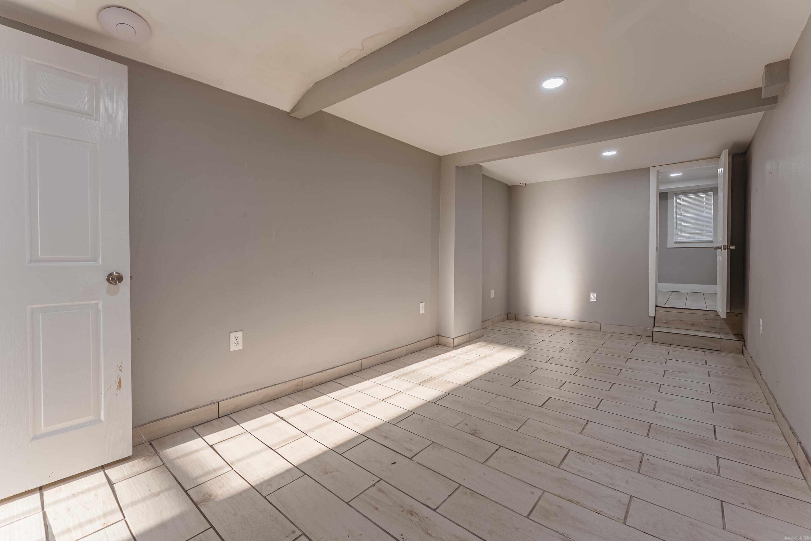 CITY OF LR L18 - Residential Income