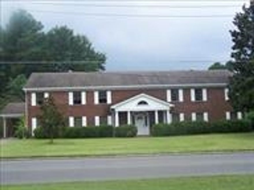 2BR/2BA apt., washer & dryer hookups. Has o/r, fridge and dishwasher.