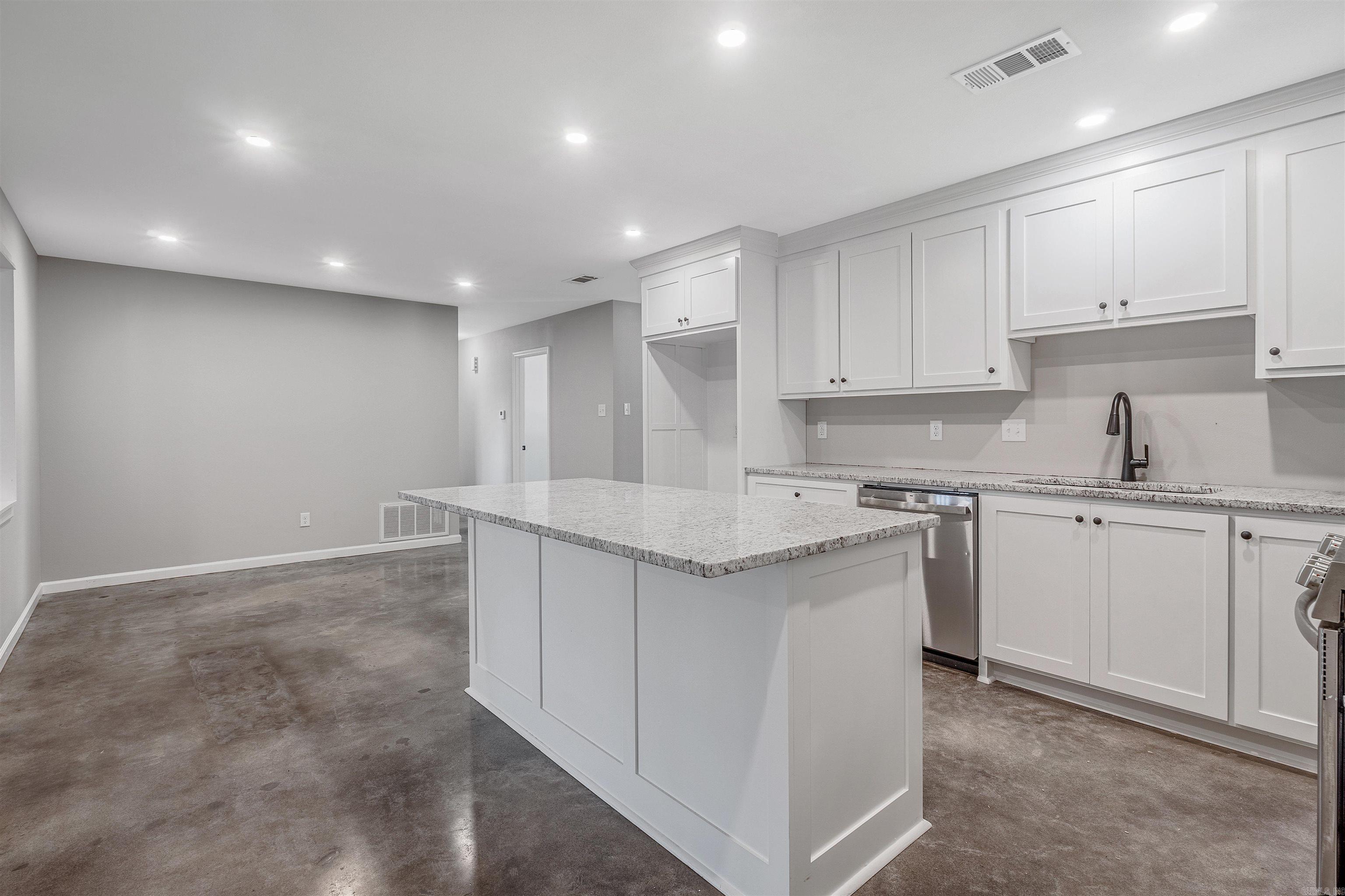 ARBOR OAKS - Residential