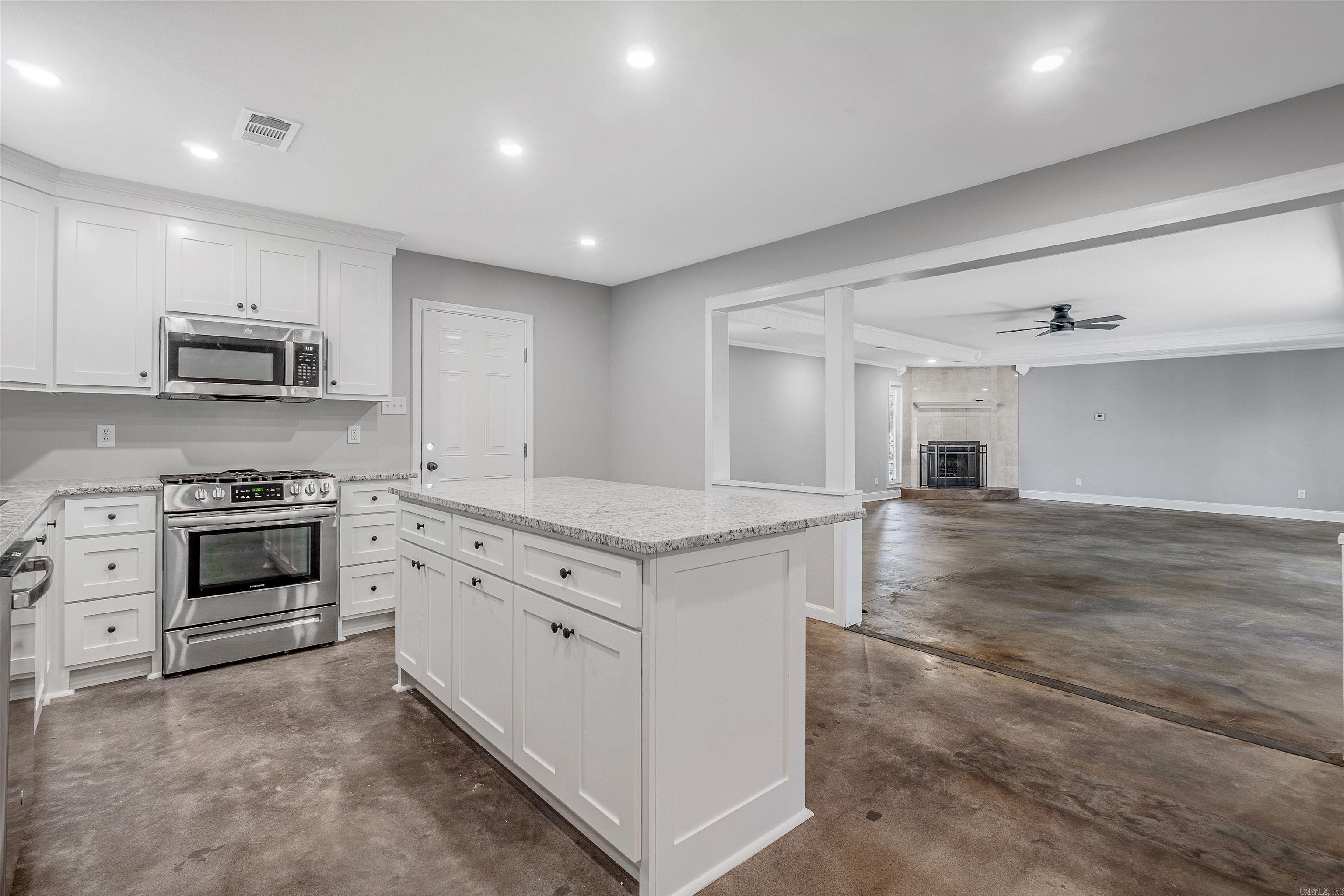 ARBOR OAKS - Residential