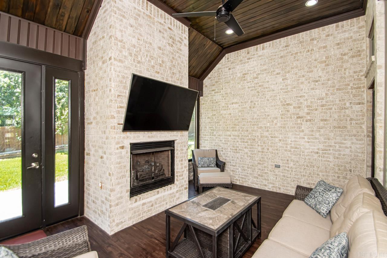 CHENAL VALLEY EPERNAY PLACE - Residential