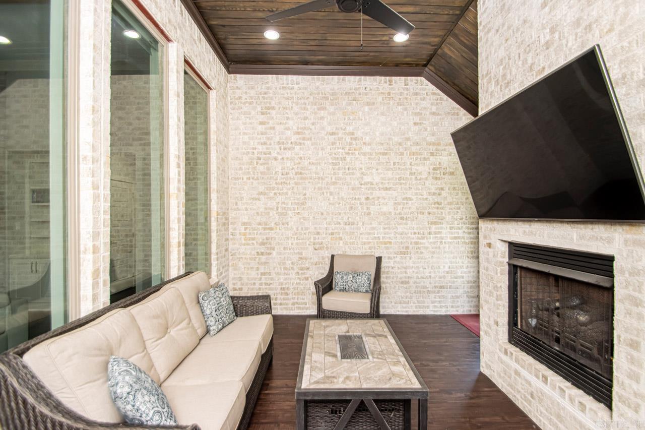 CHENAL VALLEY EPERNAY PLACE - Residential