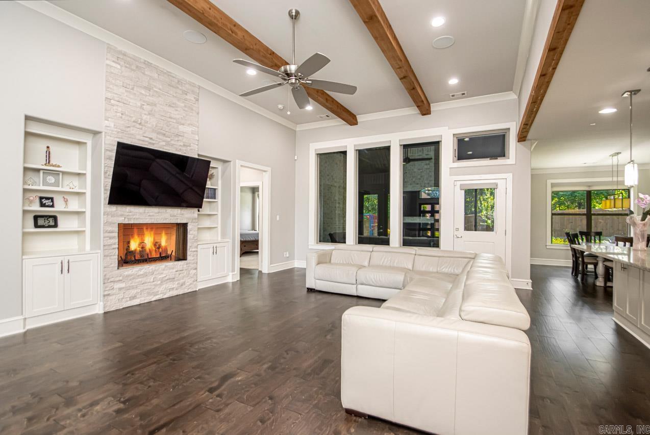 CHENAL VALLEY EPERNAY PLACE - Residential