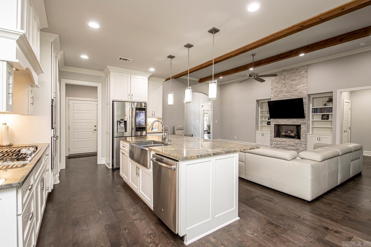 CHENAL VALLEY EPERNAY PLACE - Residential