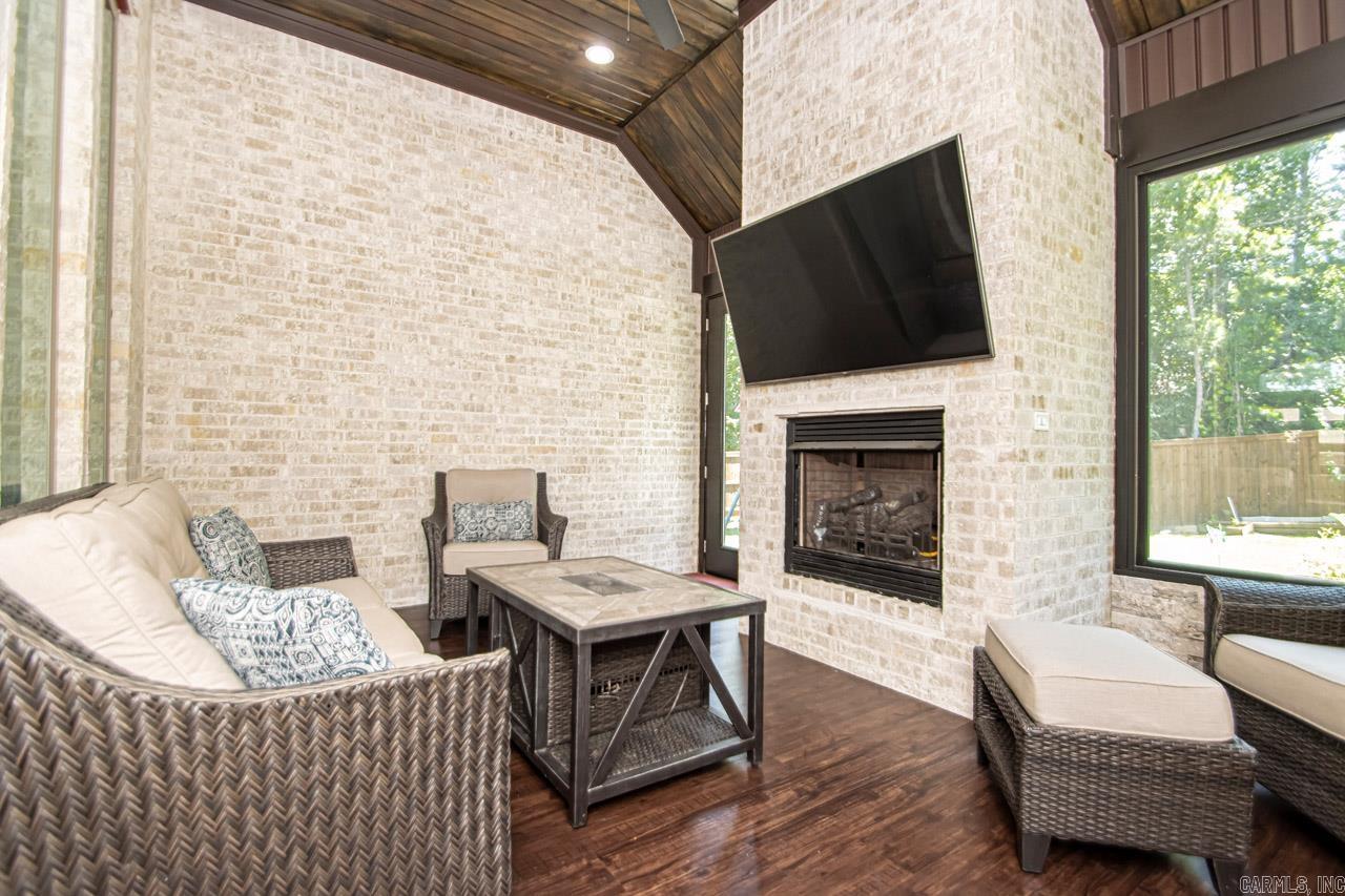 CHENAL VALLEY EPERNAY PLACE - Residential