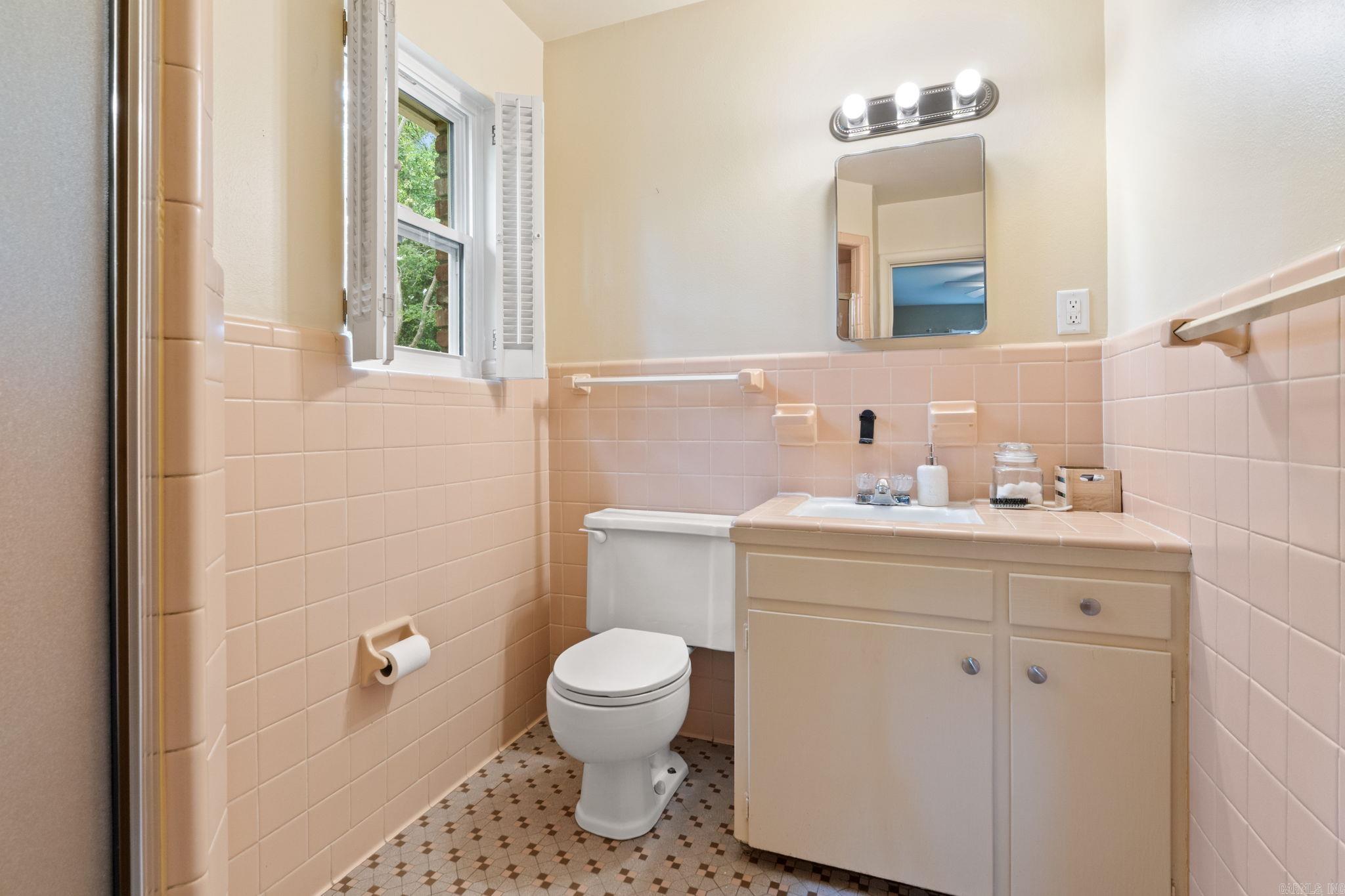 HALL PLAZA - Residential