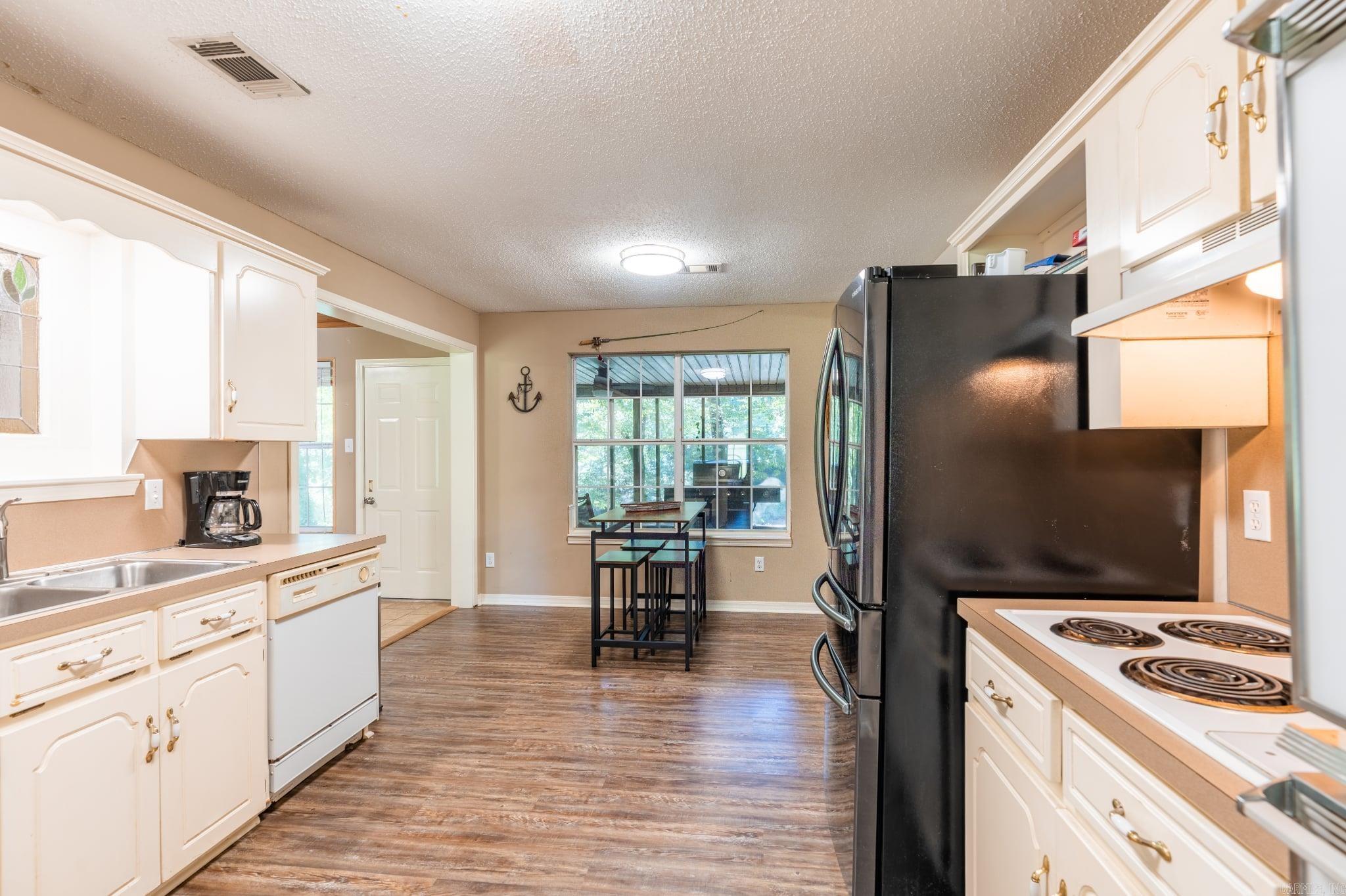 RAINBOW ISLAND - Residential