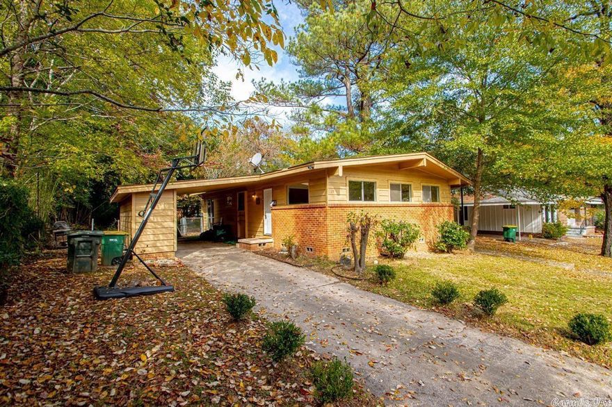 Looking for a great house to rent? Look no farther...this is a 3 Bed, 1 Bath, approx 1,100 sq feet. New, fresh paint throughout, beautifully restored hardwood floors. Situated in an extremely quite neighborhood just minutes from UALR, fenced in back yard, ease of convenience to interstate, fast food restaurants, and much much more. Call today!