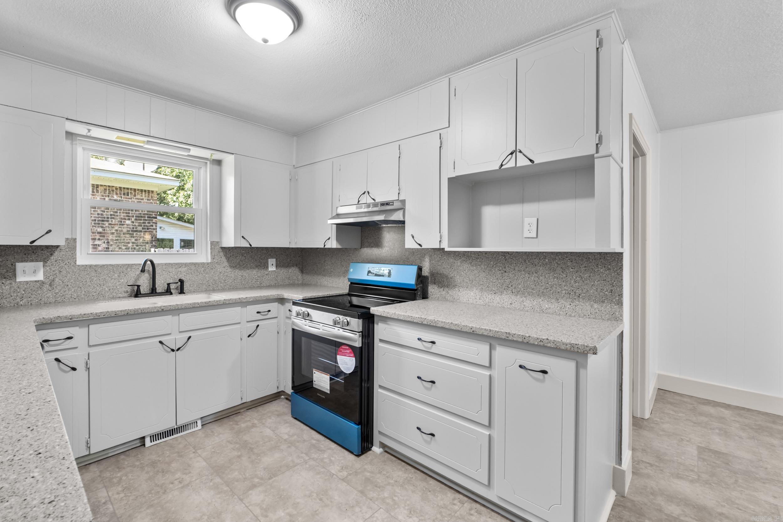 ARBOR OAKS - Residential