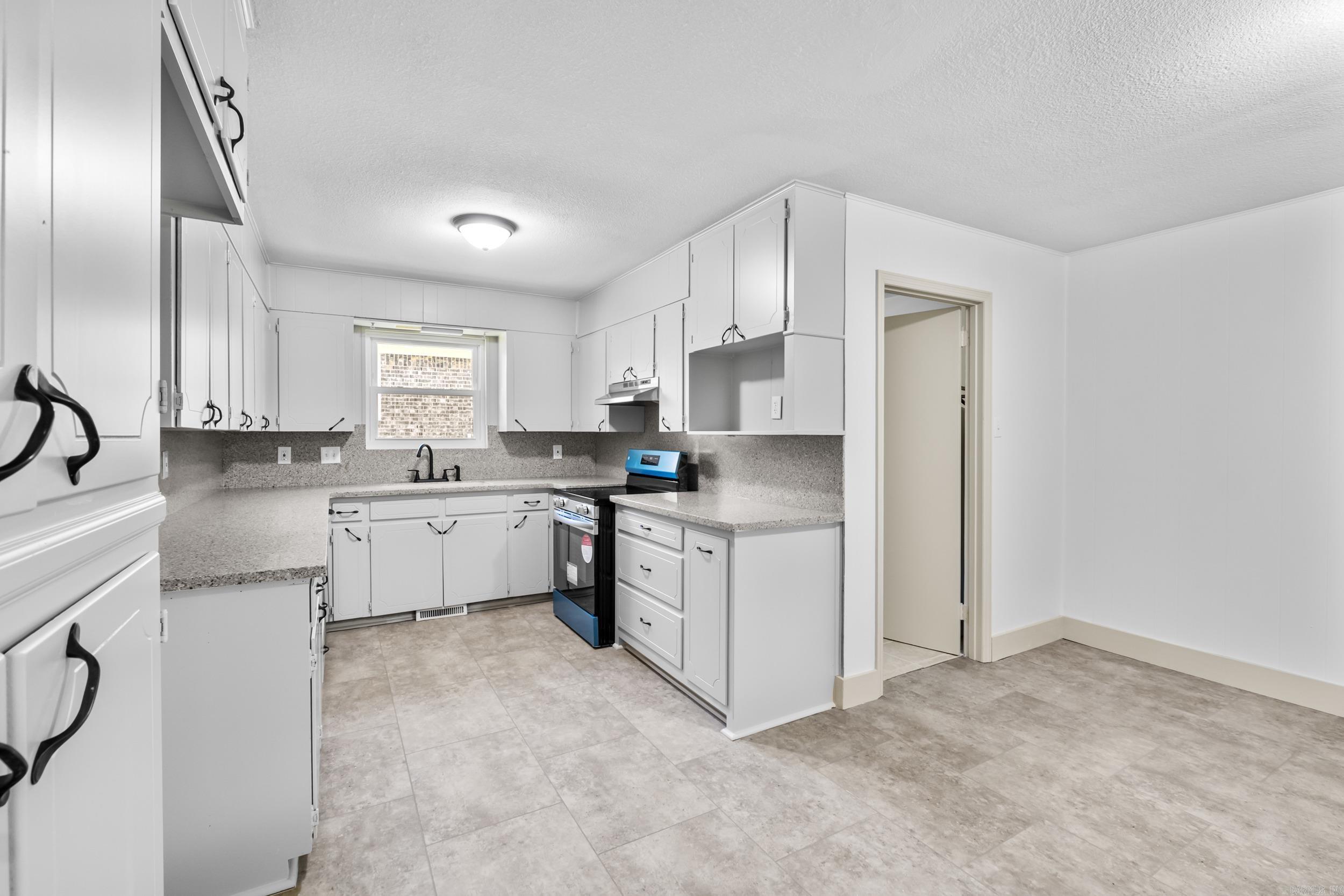 ARBOR OAKS - Residential