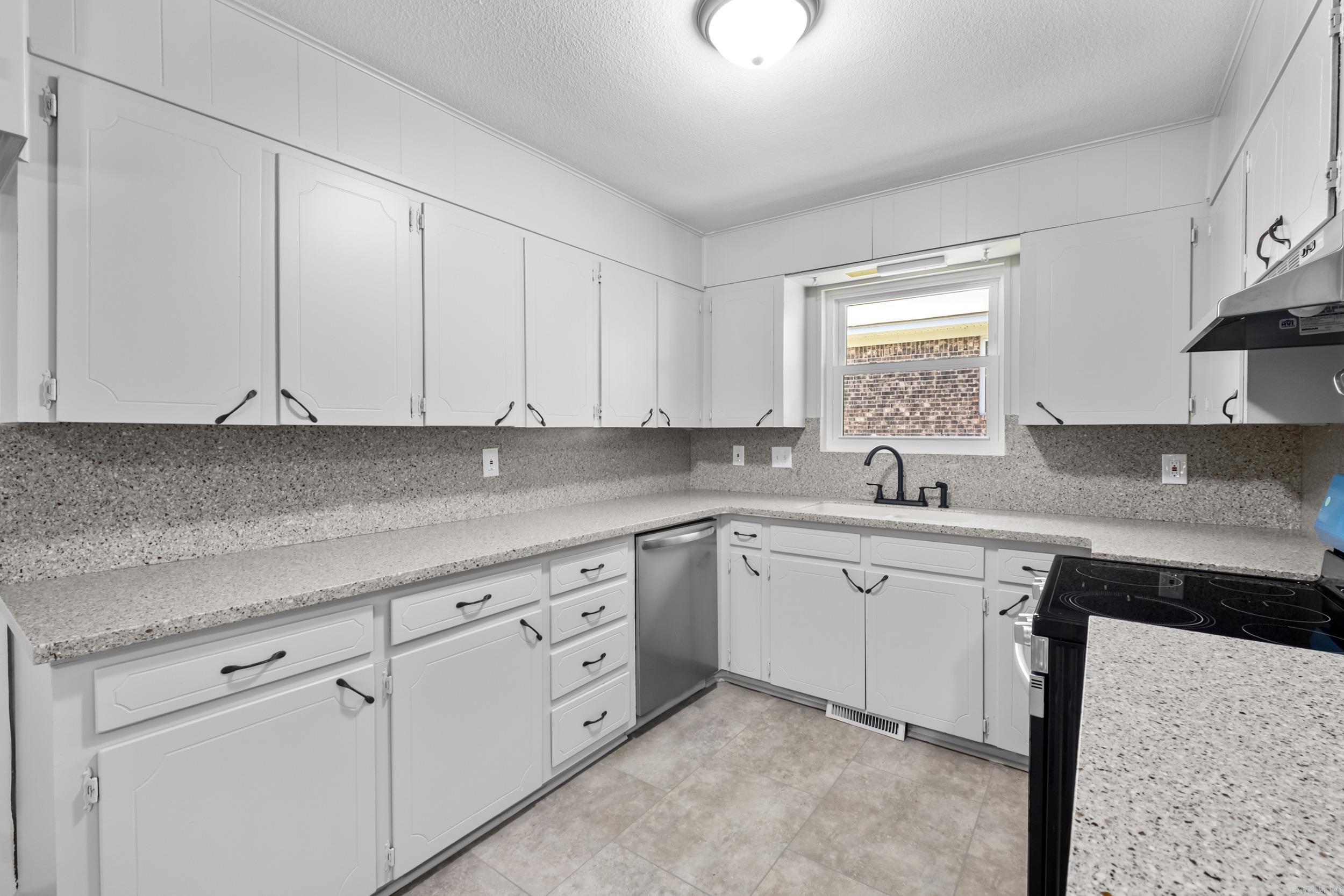 ARBOR OAKS - Residential