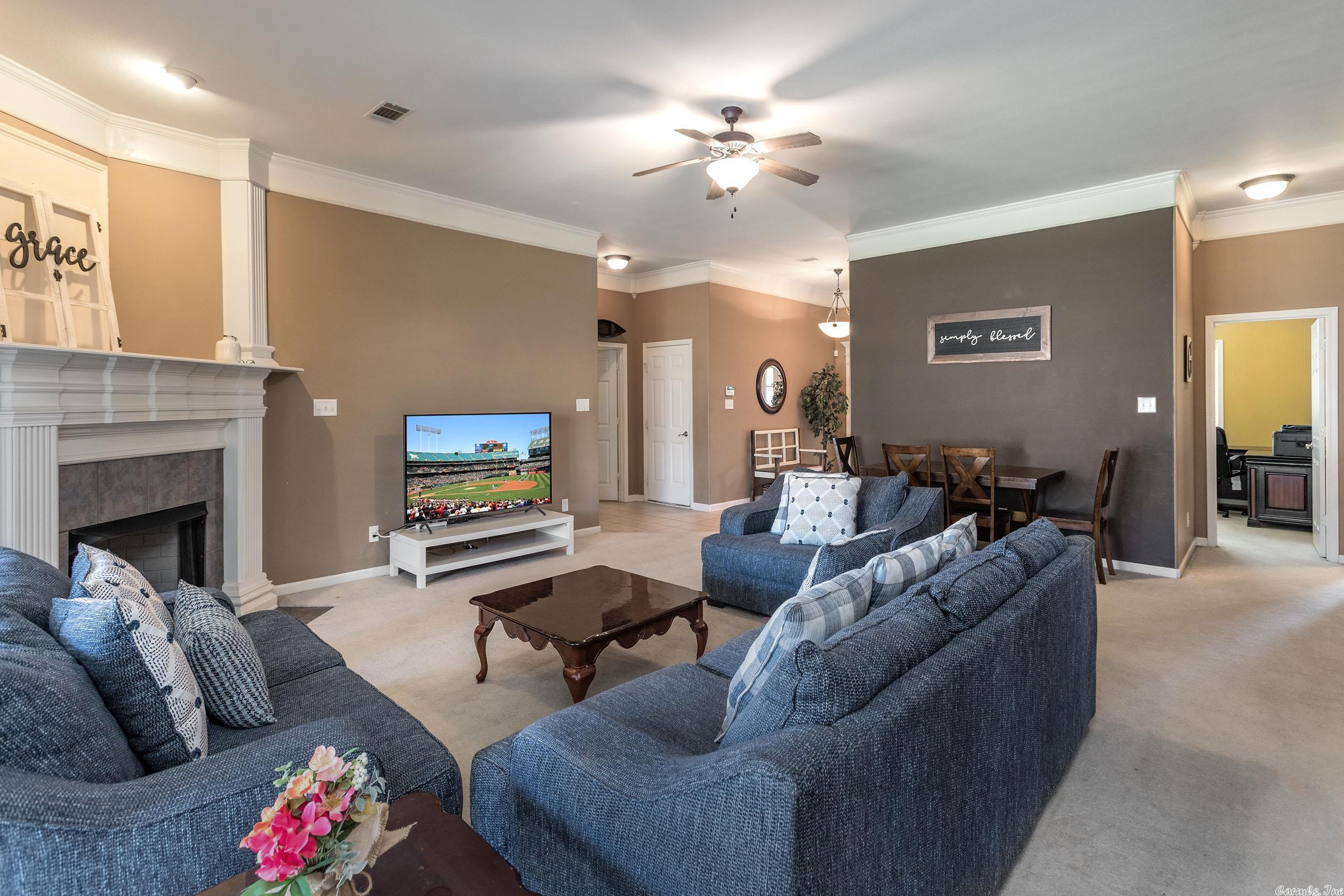 COUNTRY CLUB OF ARK THE - Residential