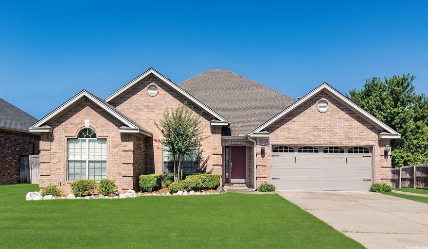 One level w/3-4 Bedrooms, 4th currently used as an office w/Large walk-in closet, Blinds, Crown Molding, Split Floorplan, Lg Master, Family size den could be split for dinning area, Kitchen w/quartz counters, panty, spacious eat-in area w/breakfast bar, all appliances convey including '21 LG Gas Oven/Cooktop, HVAC (Lennox) new 6/2021, w/warranty.  Replaced Roof 2016 w/warranty.  Laundry with sink, cabinets and hanging bar.  Covered and exposed patio, level lot, fully fenced, convenient to Walking path.