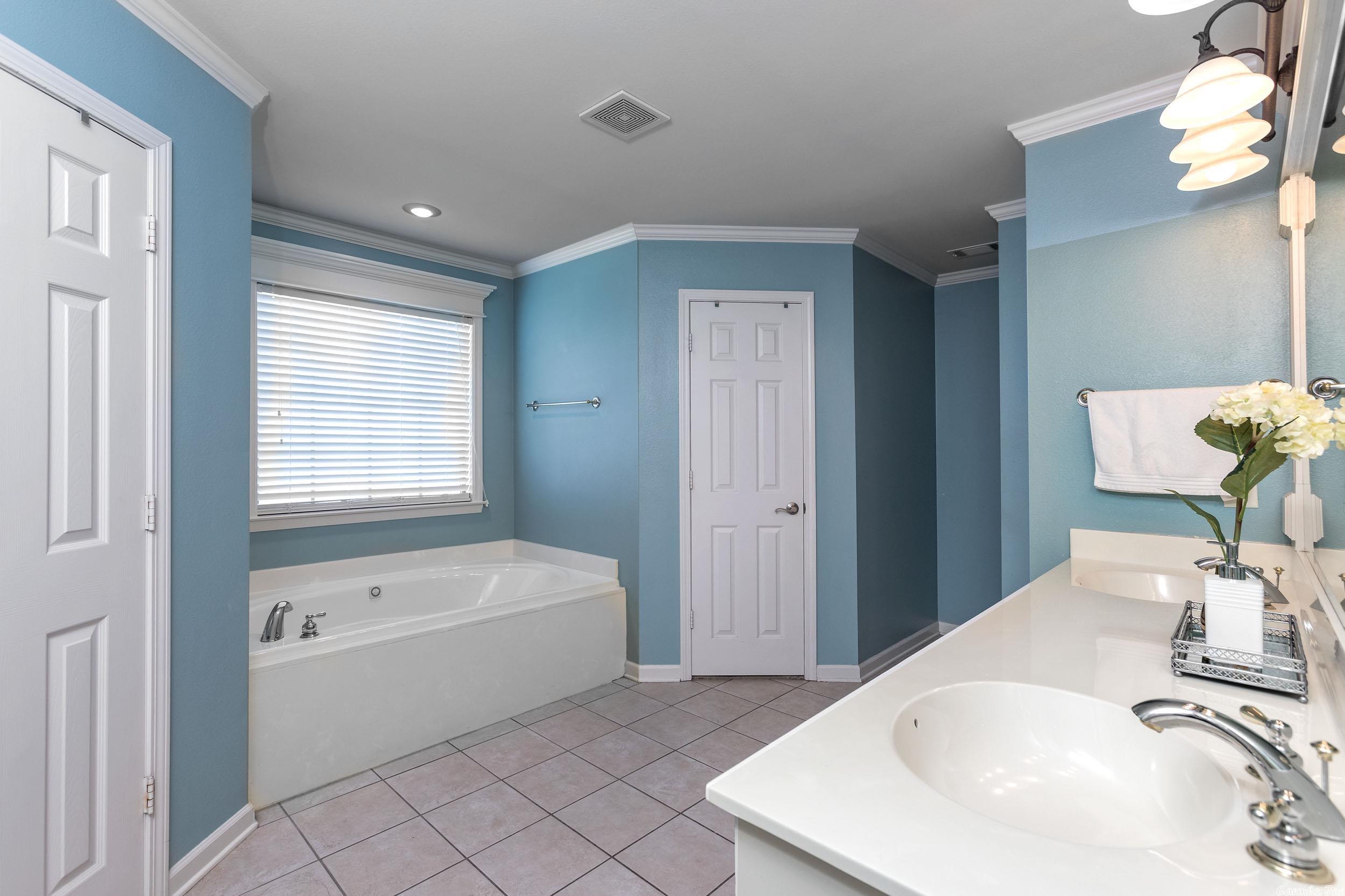 COUNTRY CLUB OF ARK THE - Residential