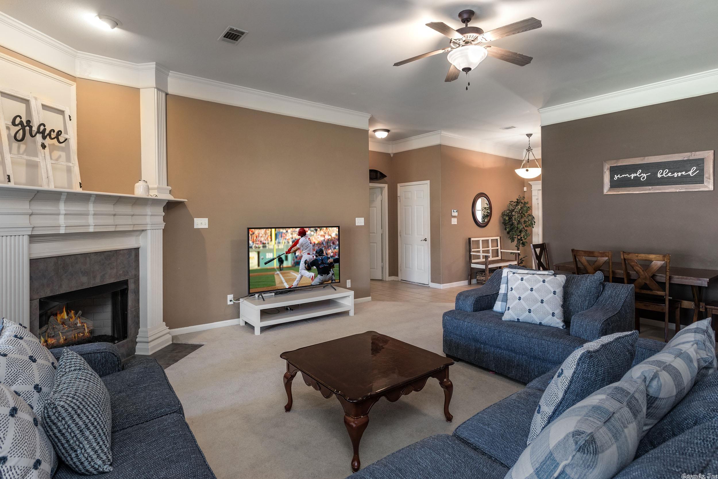 COUNTRY CLUB OF ARK THE - Residential