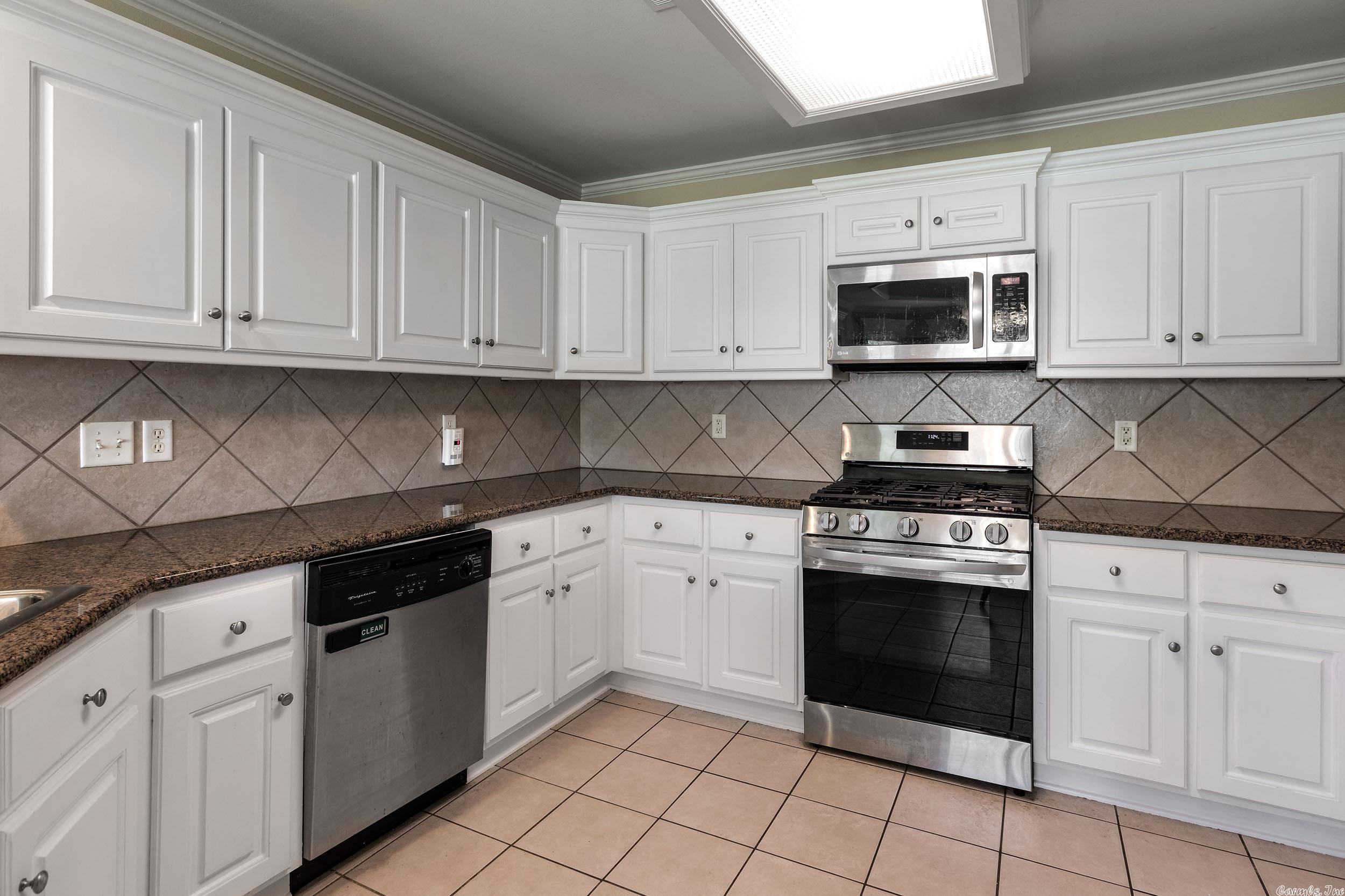 COUNTRY CLUB OF ARK THE - Residential