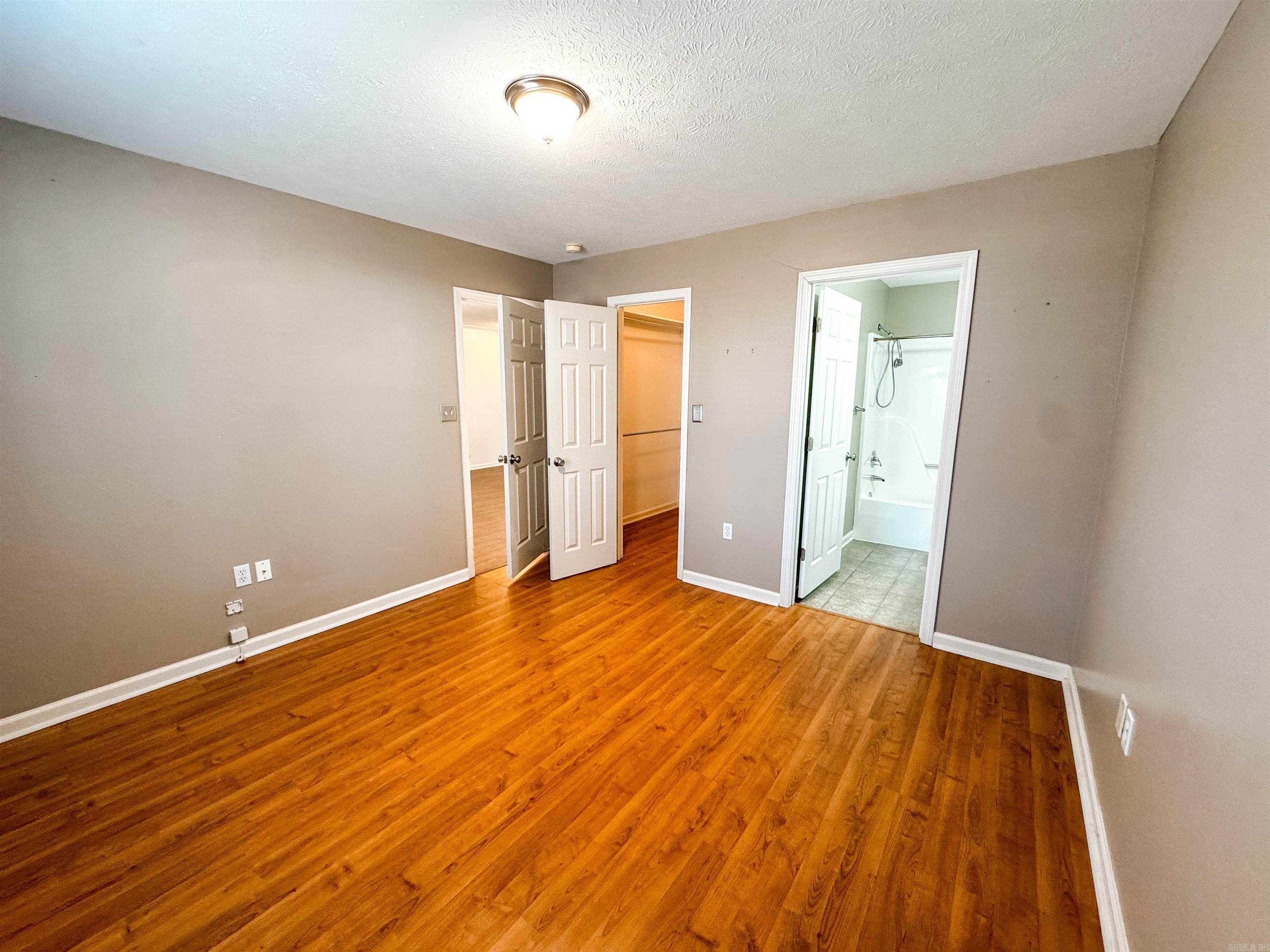 RIVER OAKS TRACE - Residential