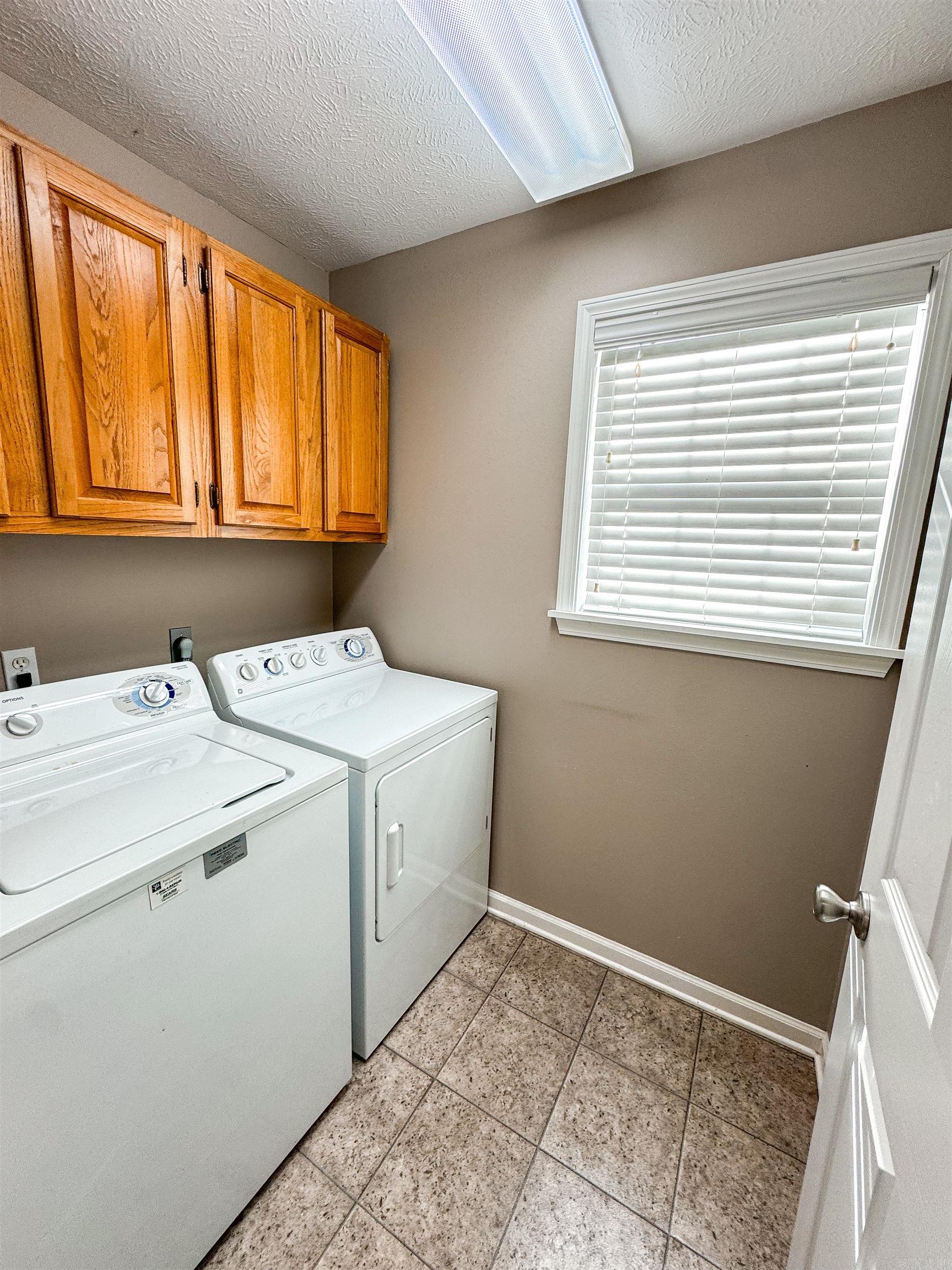 RIVER OAKS TRACE - Residential