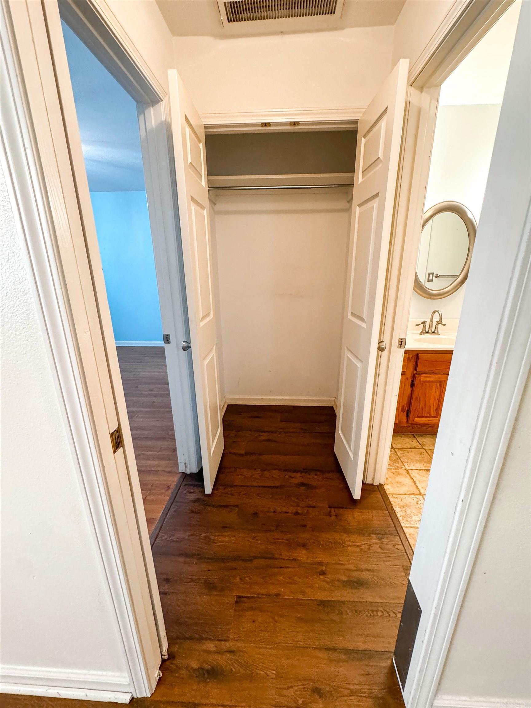 RIVER OAKS TRACE - Residential