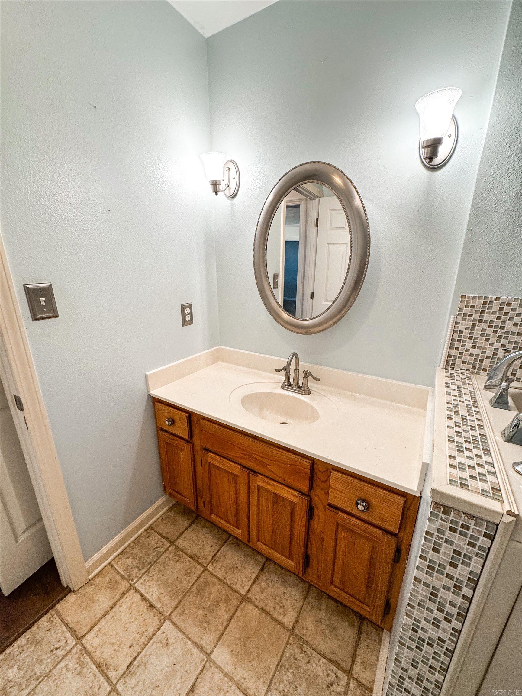 RIVER OAKS TRACE - Residential