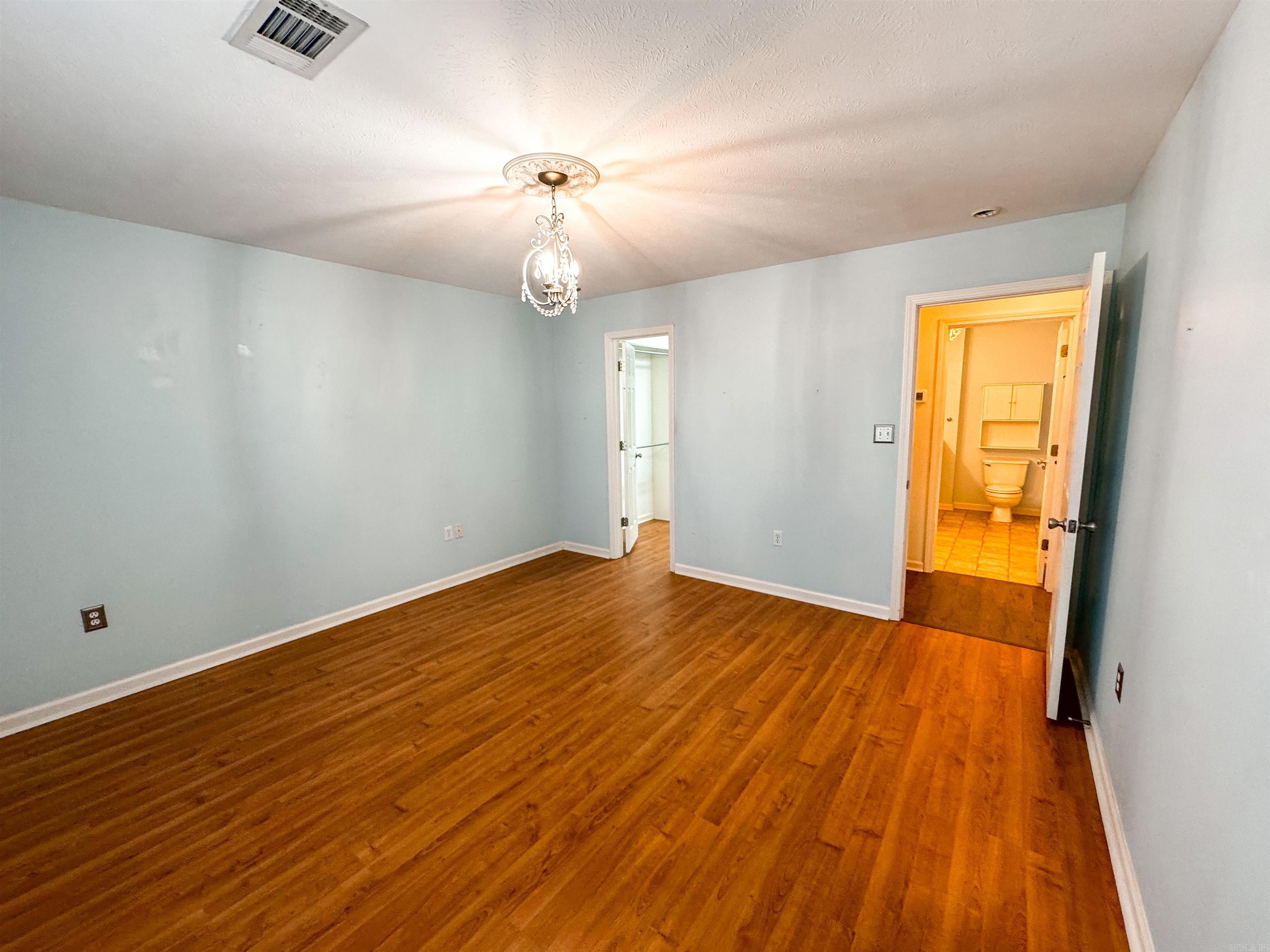 RIVER OAKS TRACE - Residential