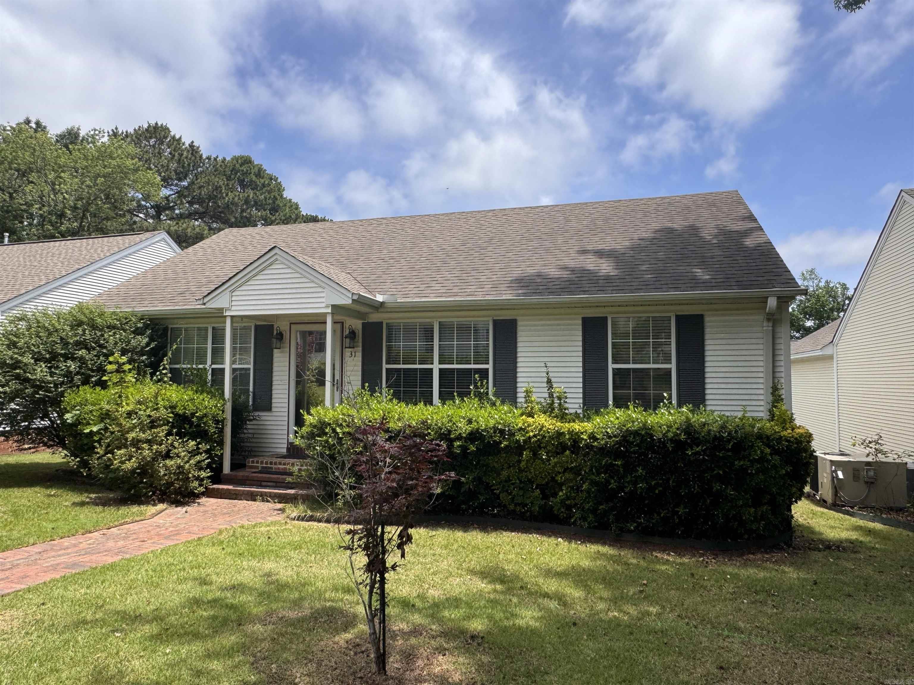 RIVER OAKS TRACE - Residential
