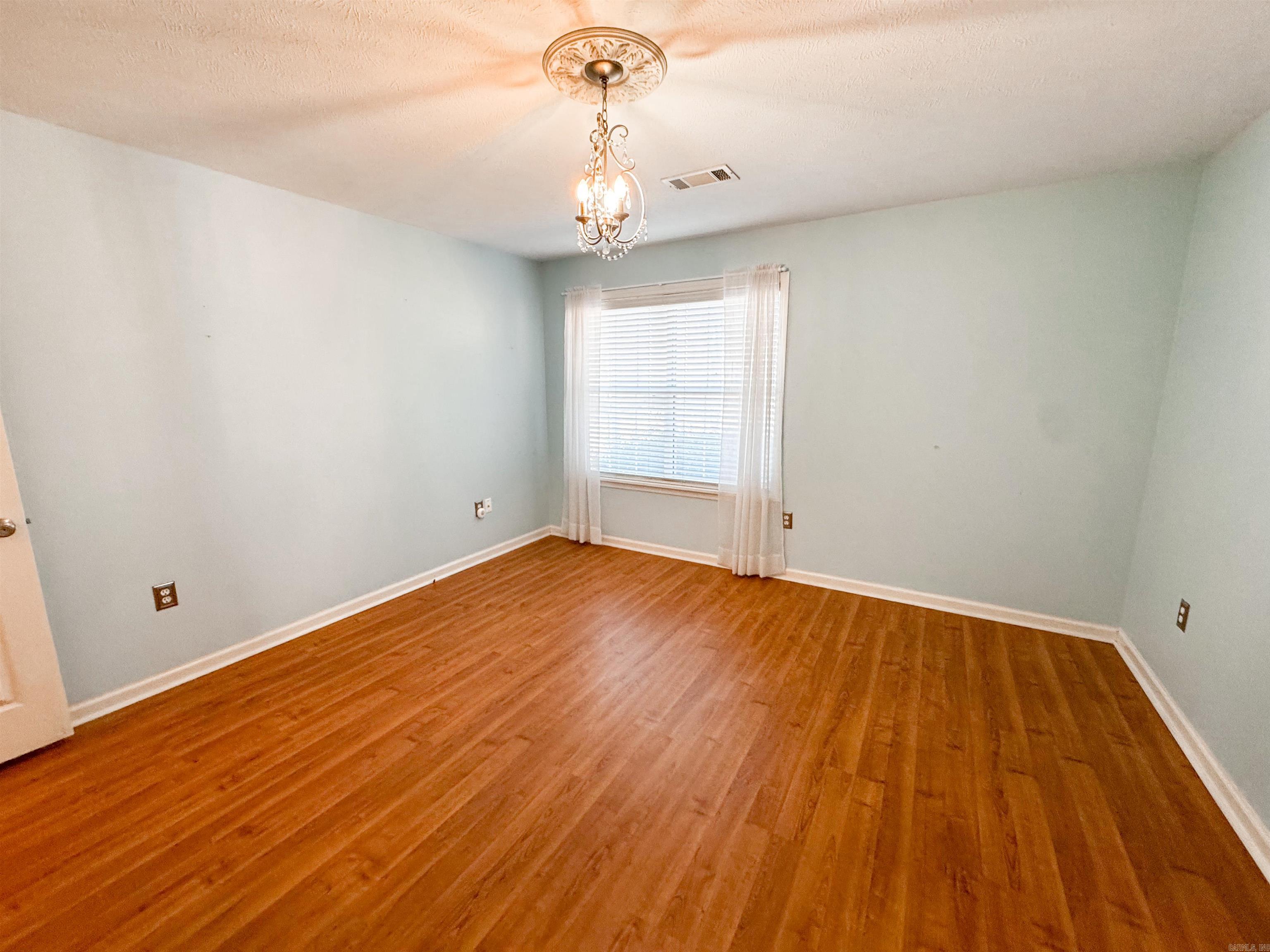 RIVER OAKS TRACE - Residential