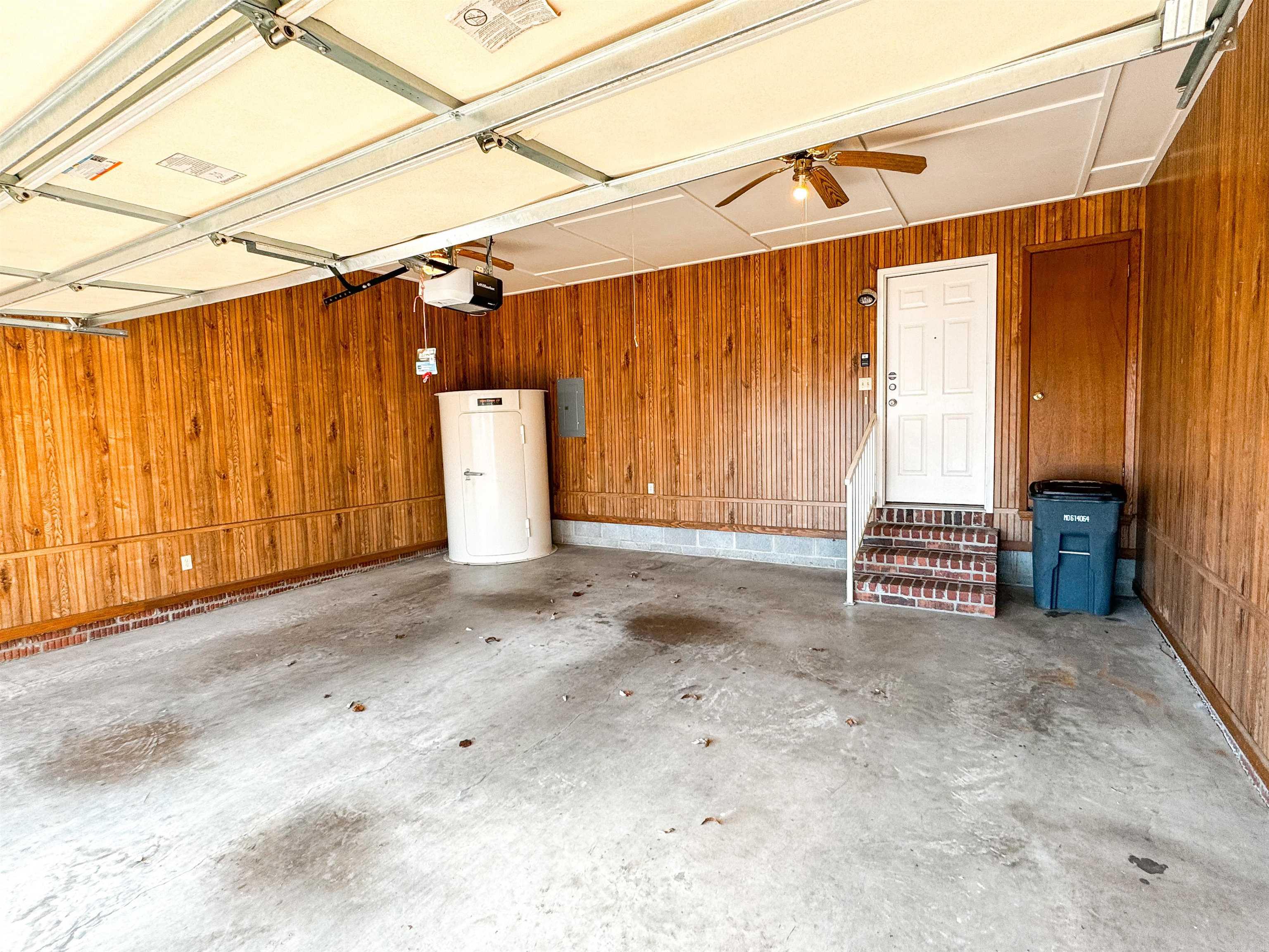 RIVER OAKS TRACE - Residential