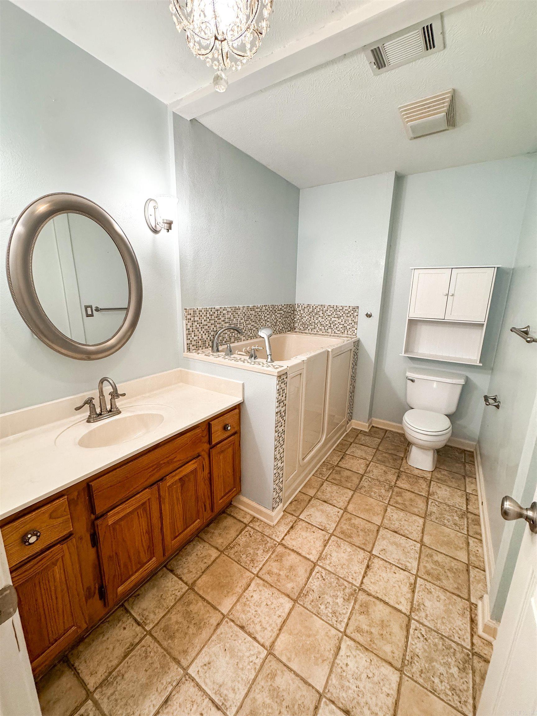 RIVER OAKS TRACE - Residential