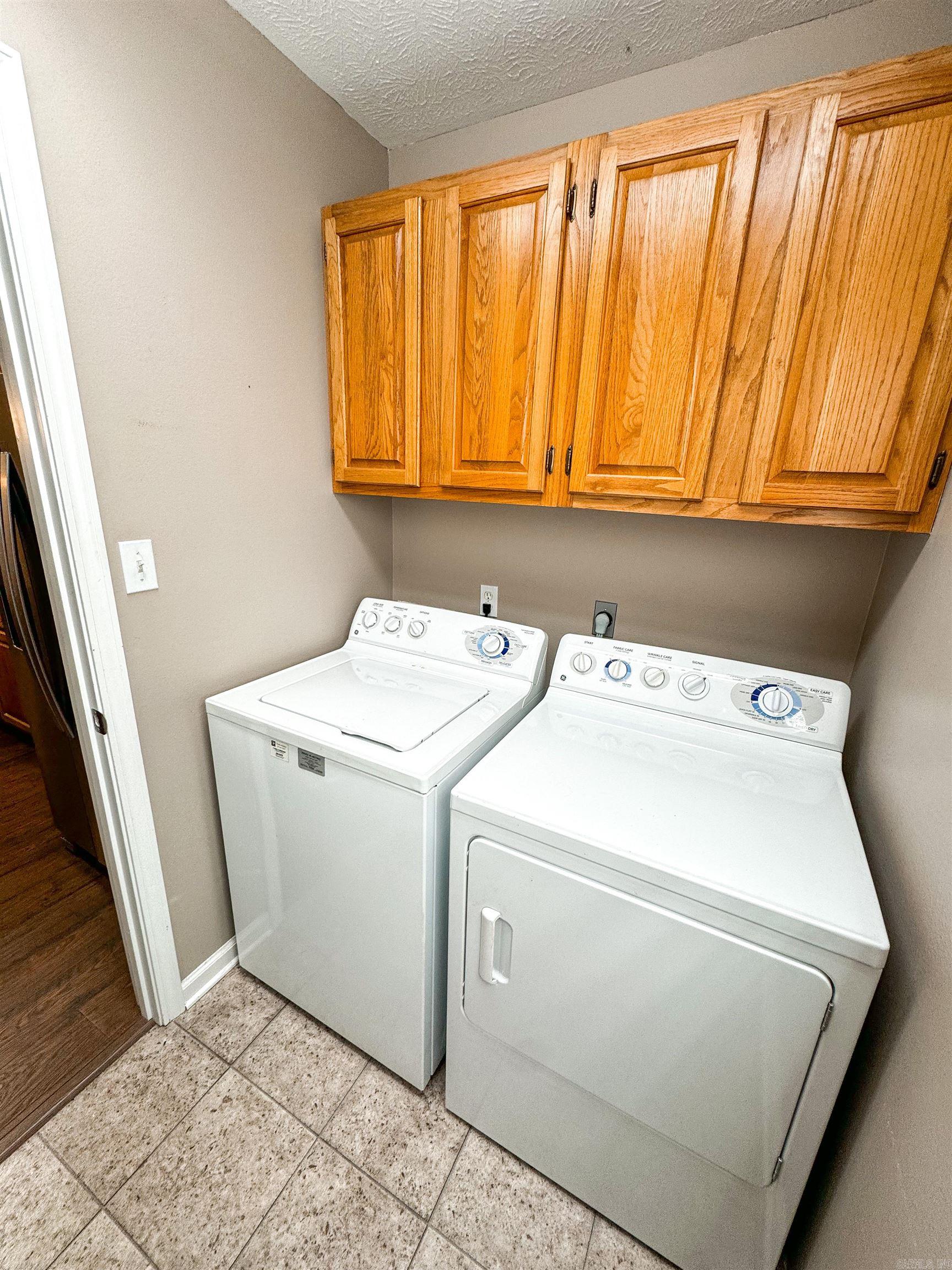 RIVER OAKS TRACE - Residential