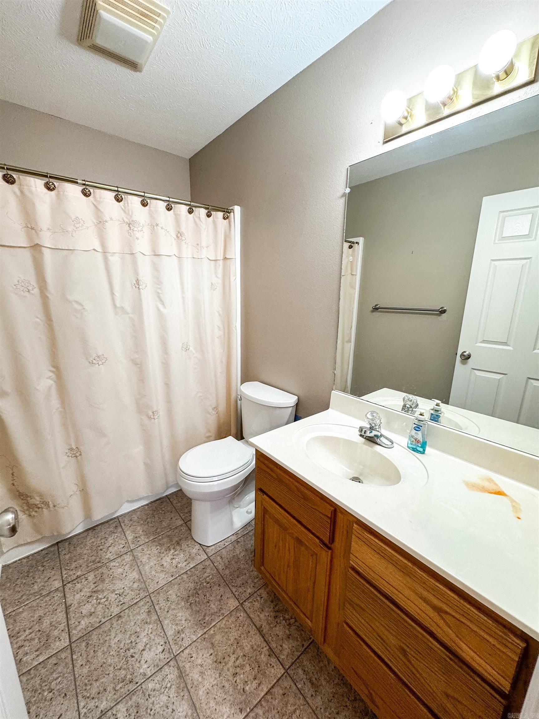 RIVER OAKS TRACE - Residential