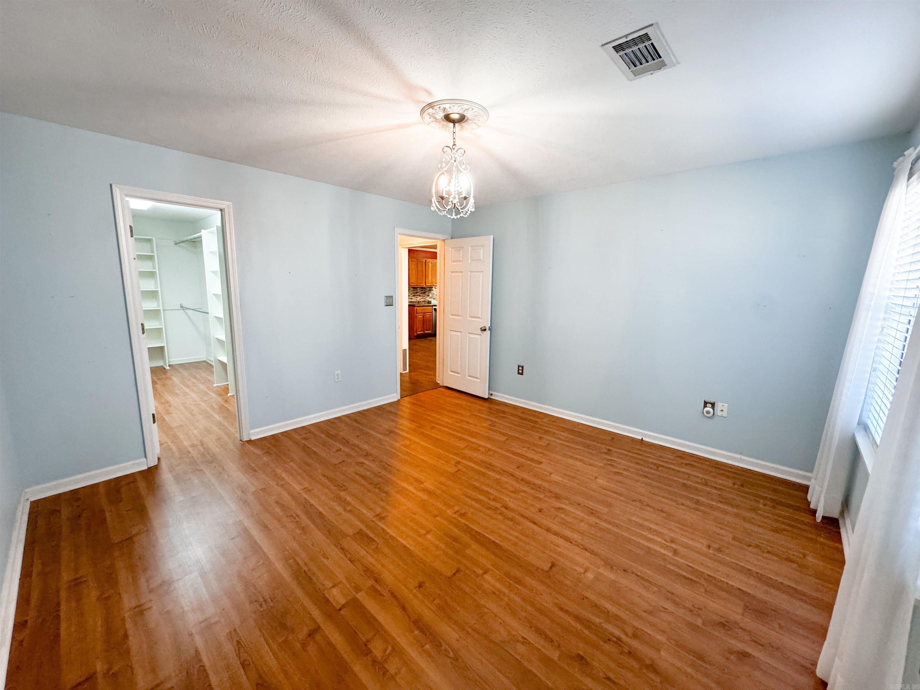 RIVER OAKS TRACE - Residential