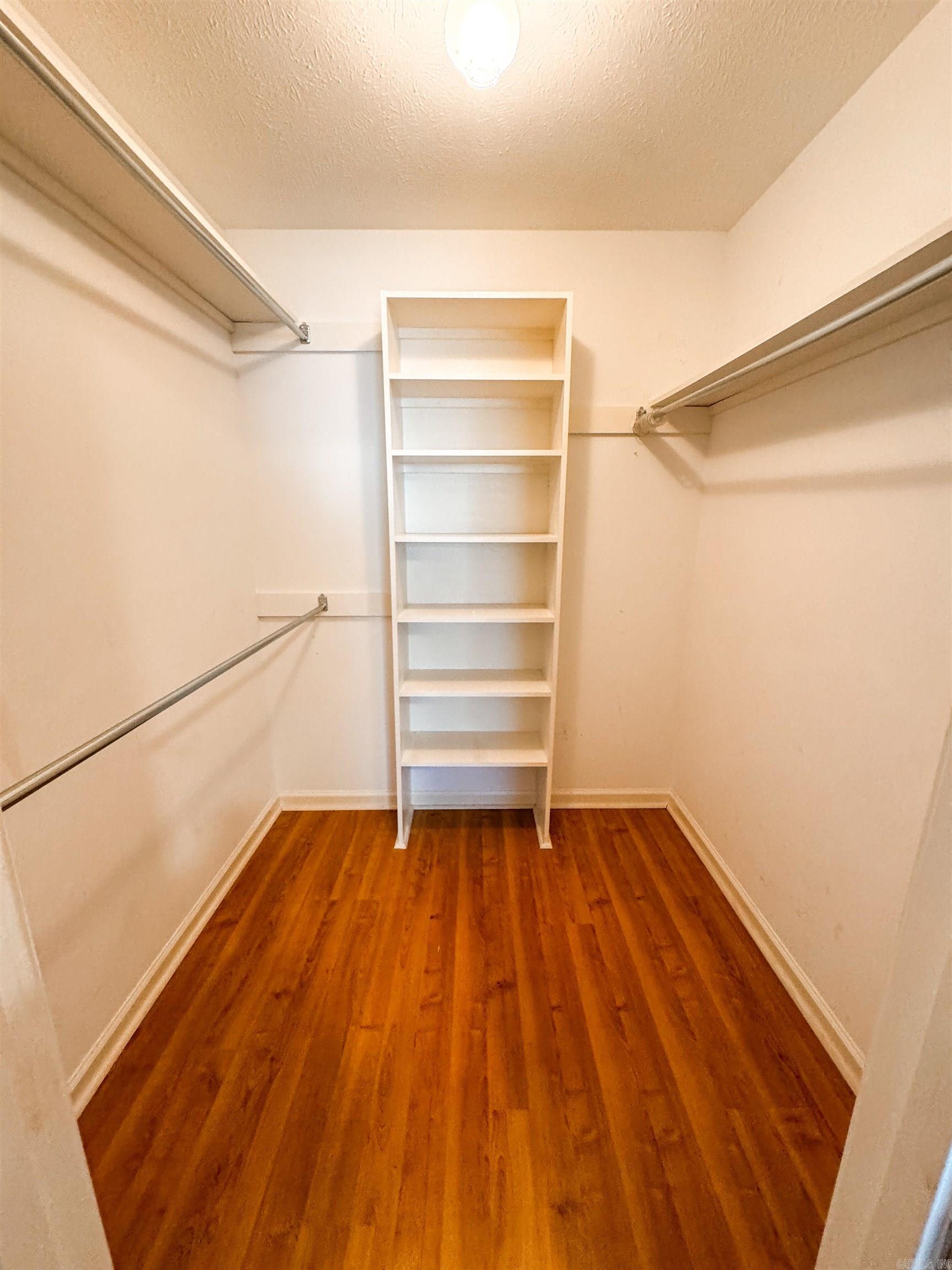 RIVER OAKS TRACE - Residential