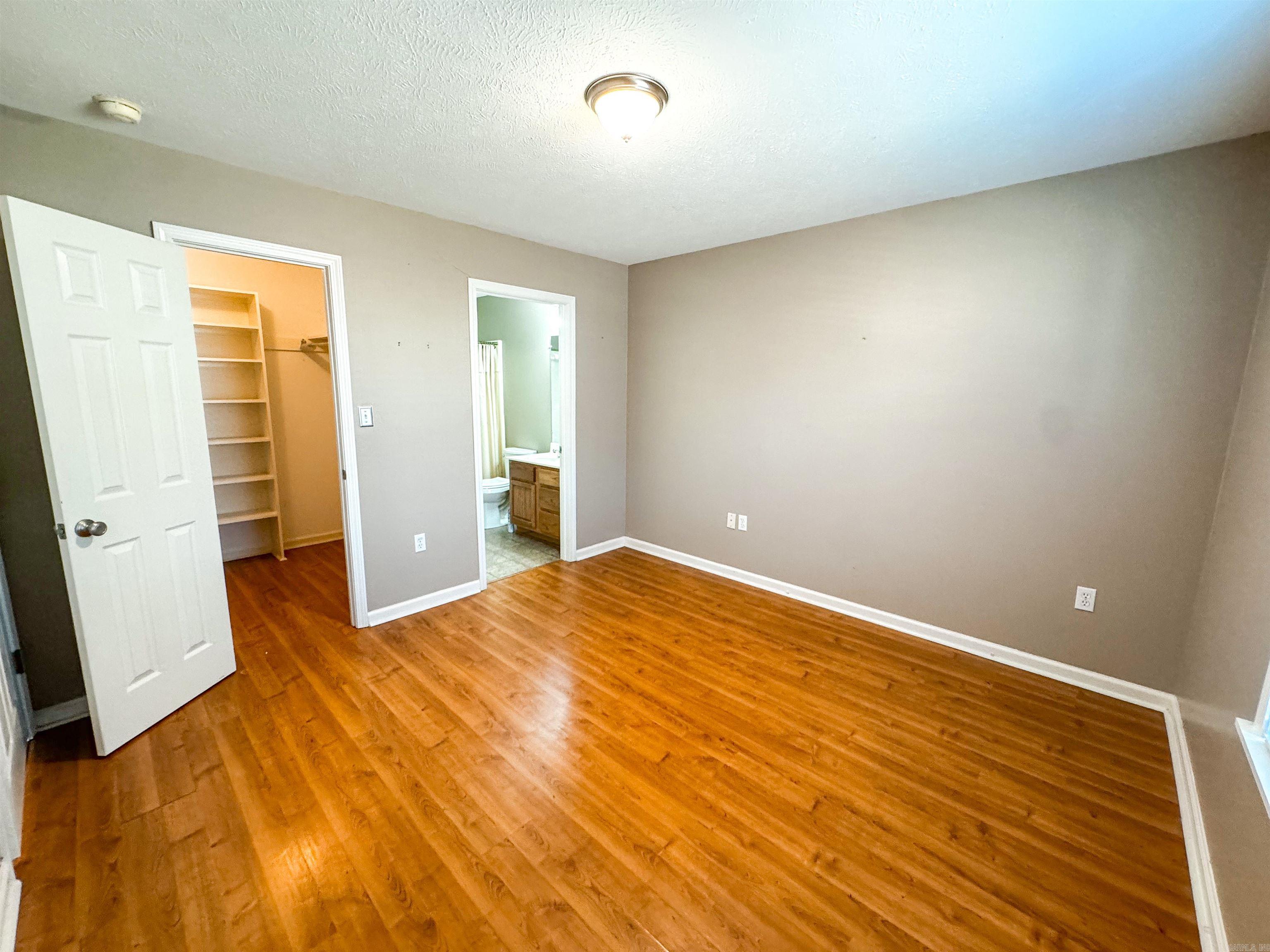 RIVER OAKS TRACE - Residential