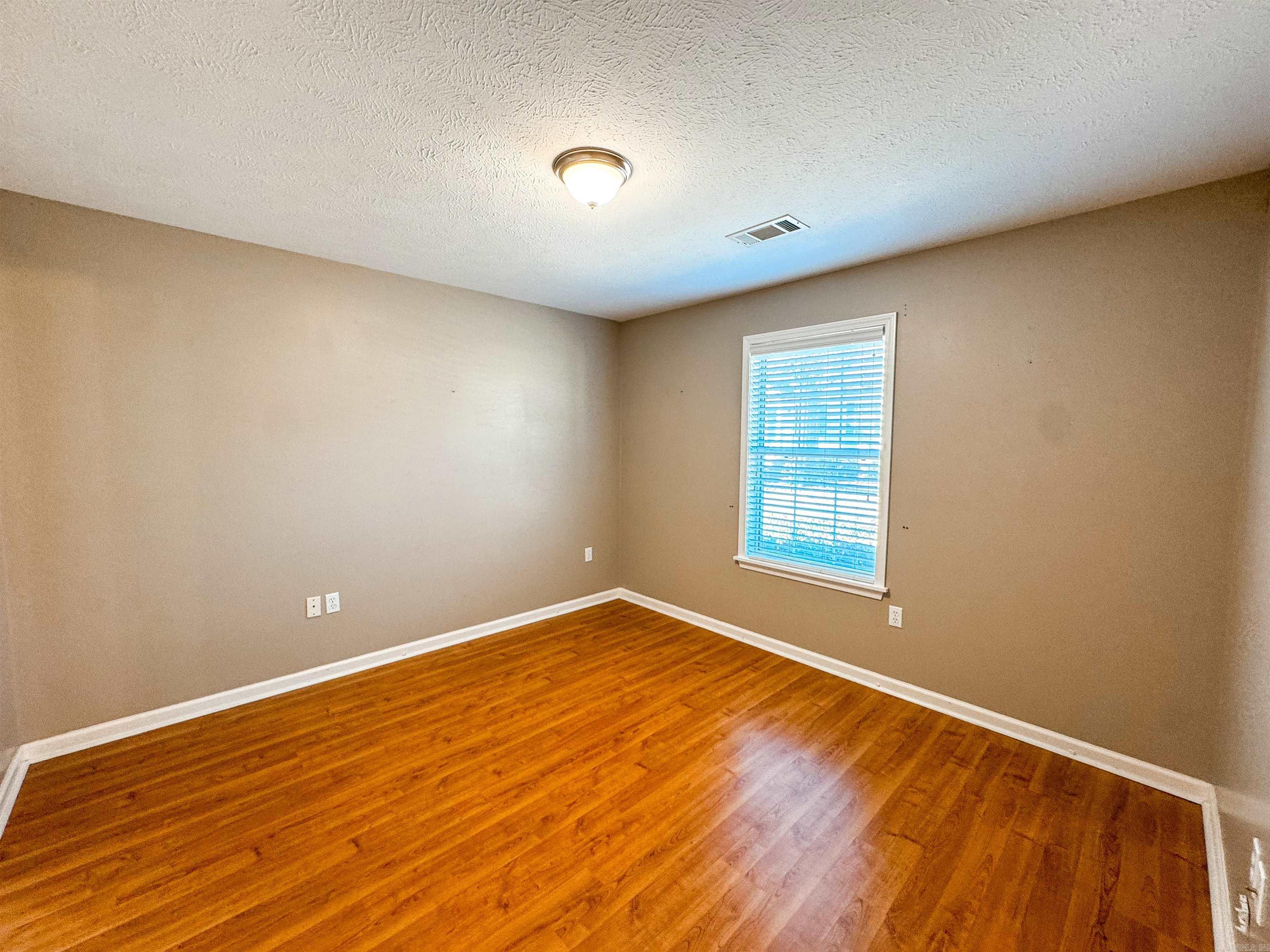 RIVER OAKS TRACE - Residential