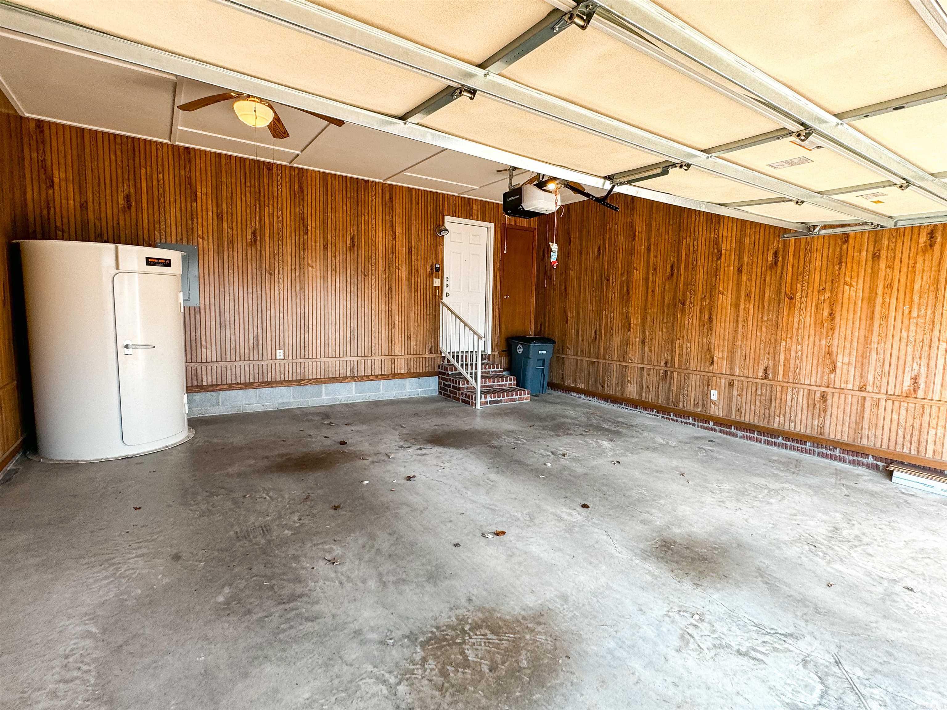 RIVER OAKS TRACE - Residential