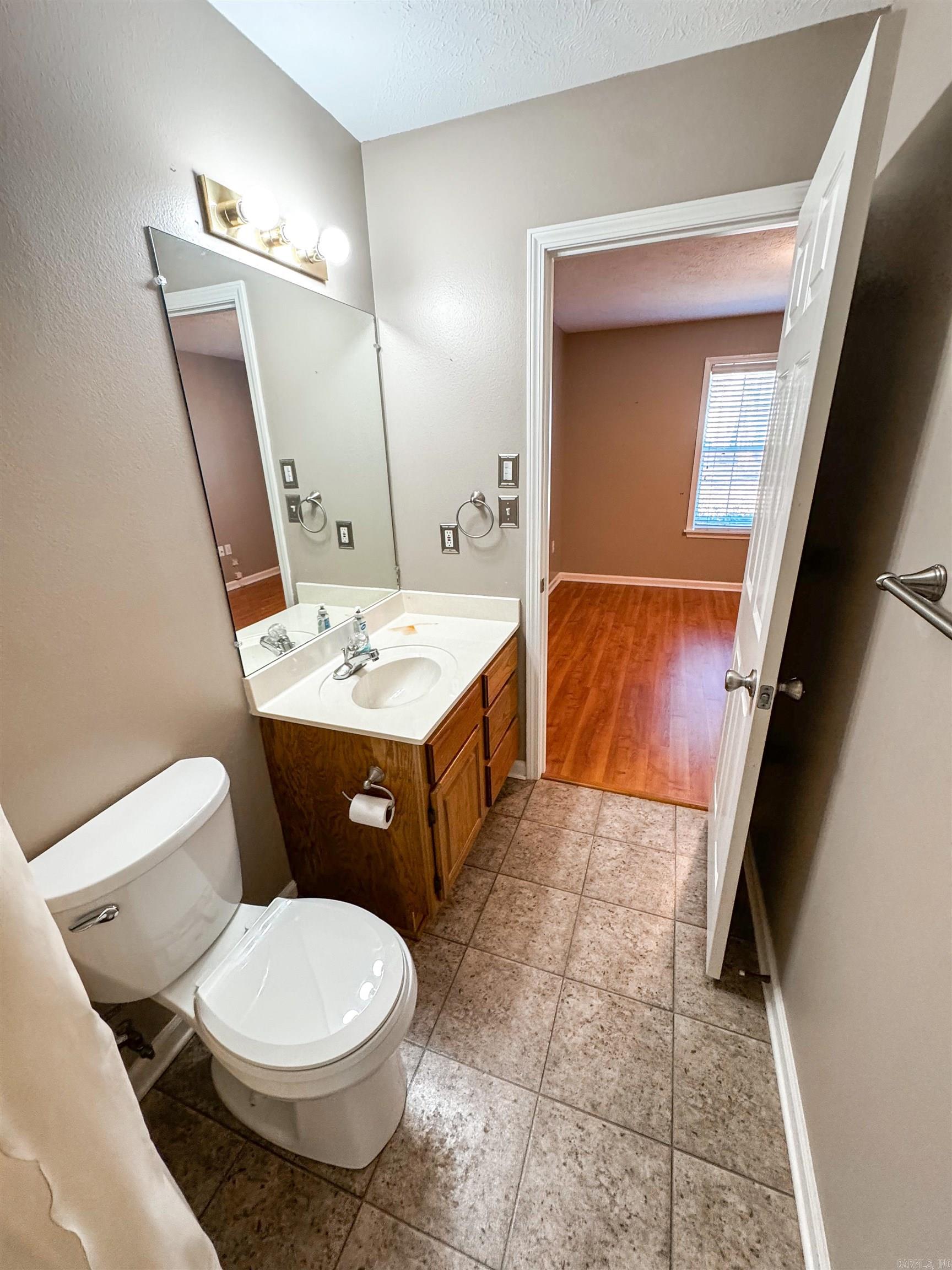 RIVER OAKS TRACE - Residential