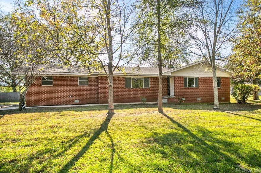 3 BR 2 BA all brick home in Cabot Schools! This home has been remodeled. Updates include, new roof, HVAC, flooring, paint, bathrooms and kitchen. Open floor plan. Close to schools and shopping. This home is ready for a new family.