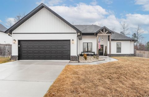 Photo of 4093 Hampton Drive, Benton, AR 72019 (MLS # 25049403)