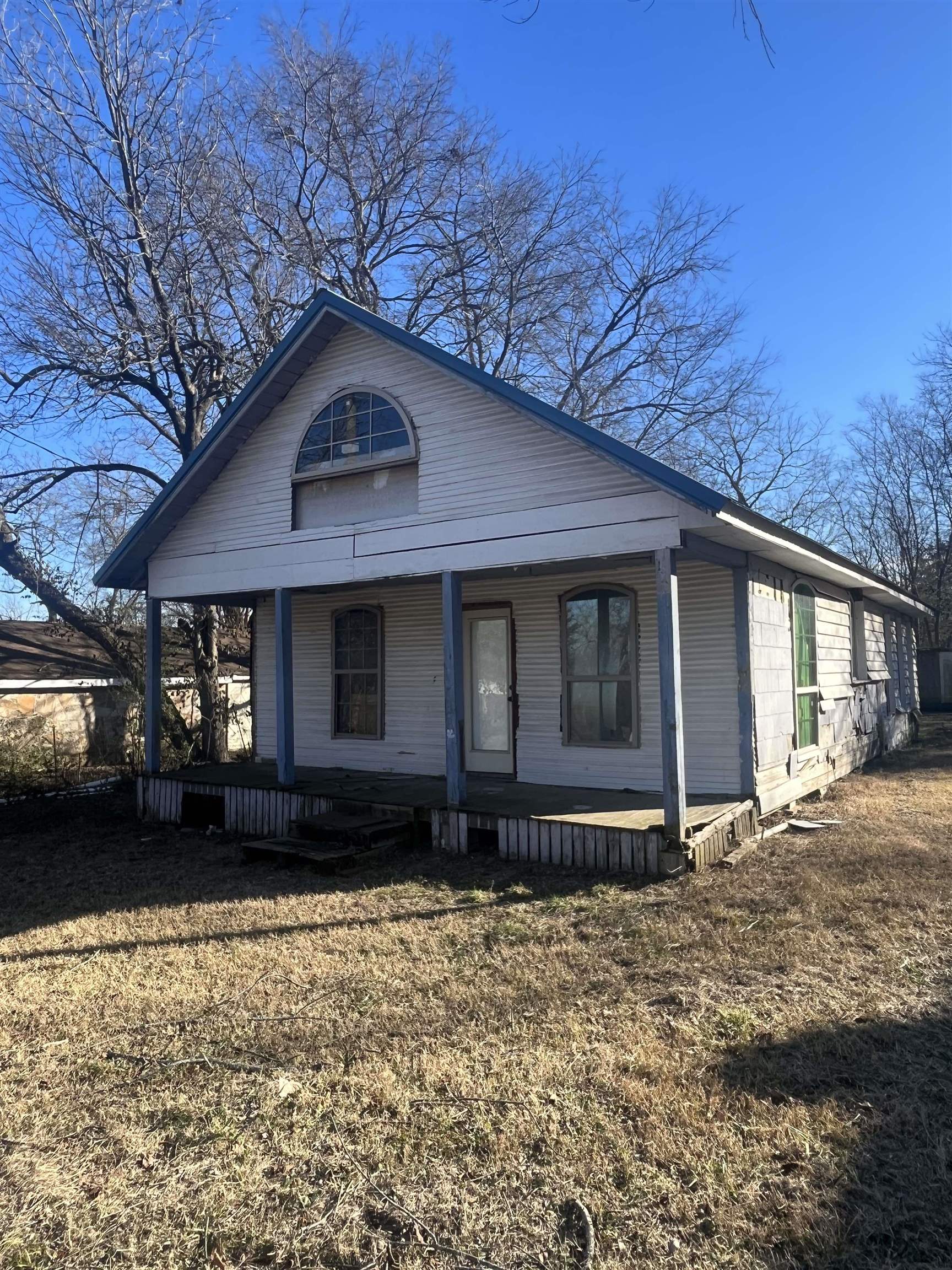 Charming 1940's home near the heart of town! Gutted and ready for your design ideas! This would make a great primary residence or an investment property! Walking distance to grocery store, park, and other businesses!
