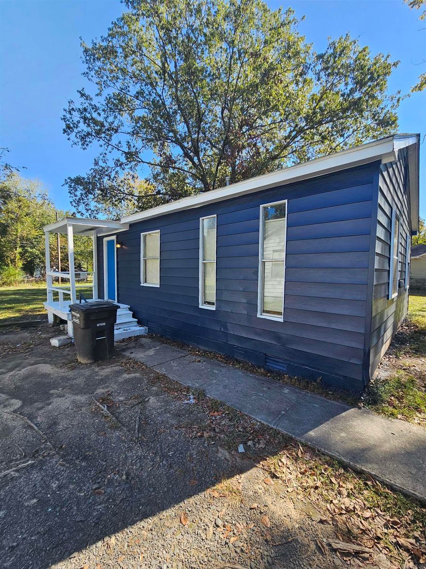 Looking for a home to rent in the Jacksonville area. This charming 2 bed 1 bath home is available. Call today to set up your showing today 501-539-2325