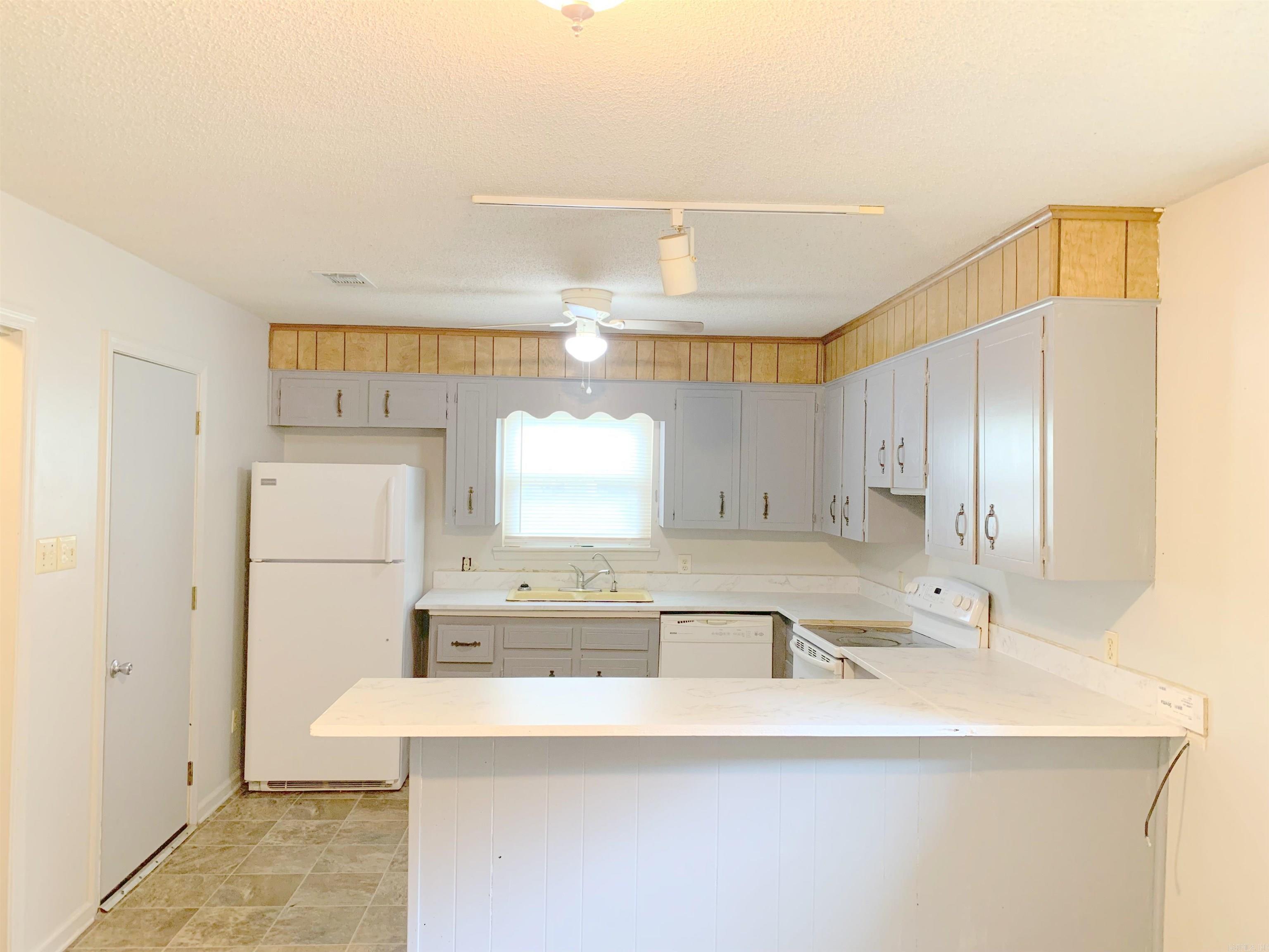 ARBOR OAKS - Residential